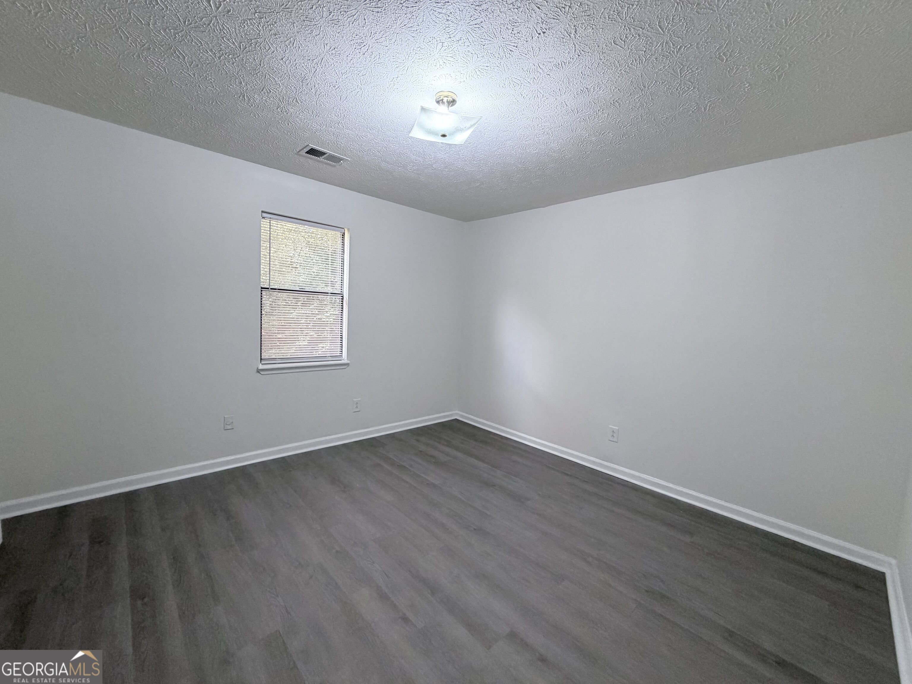 212 E Paces Drive Property Photo 7
