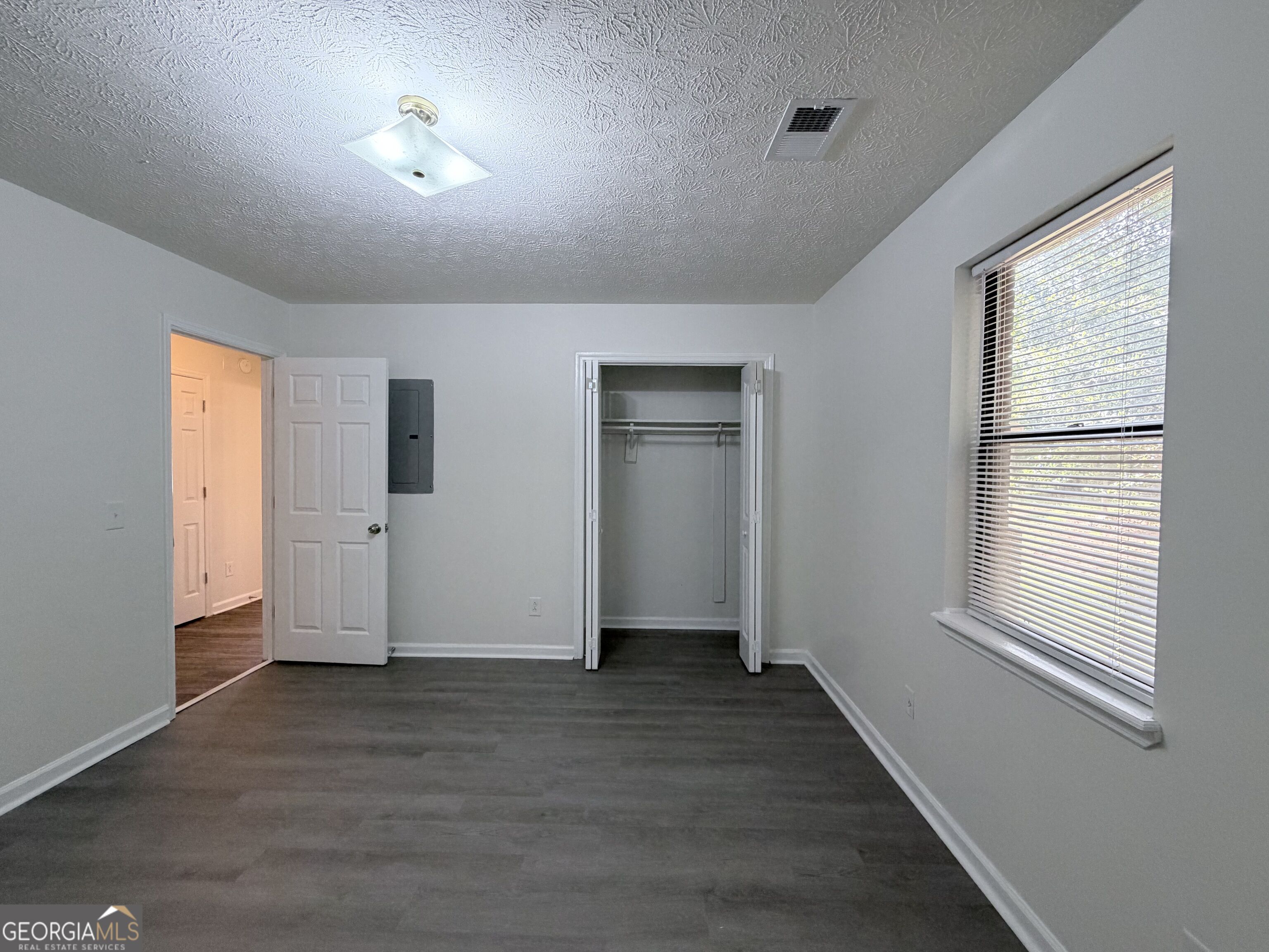 212 E Paces Drive Property Photo 8