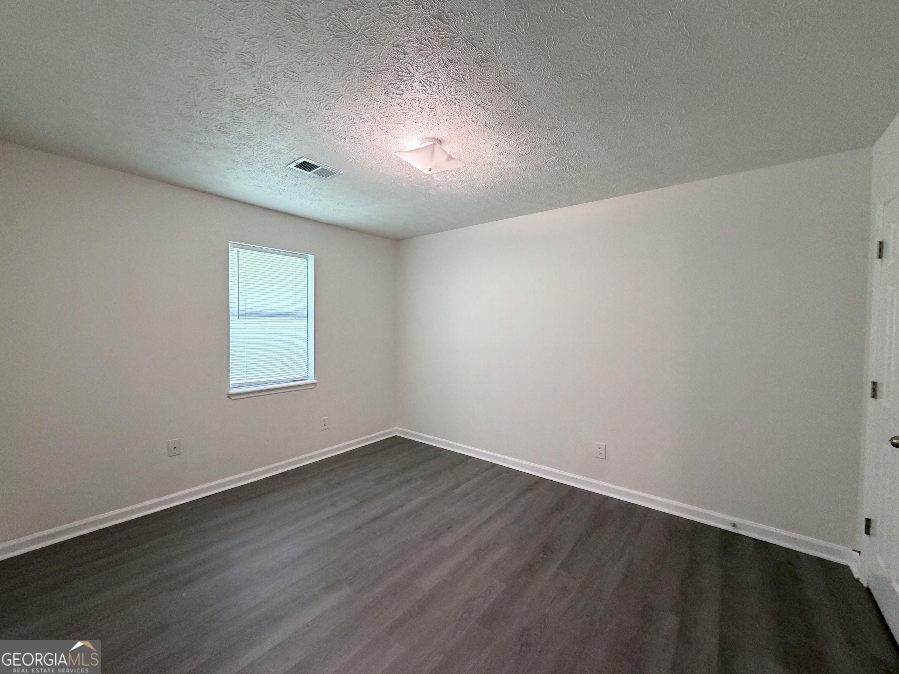 212 E Paces Drive Property Photo 9