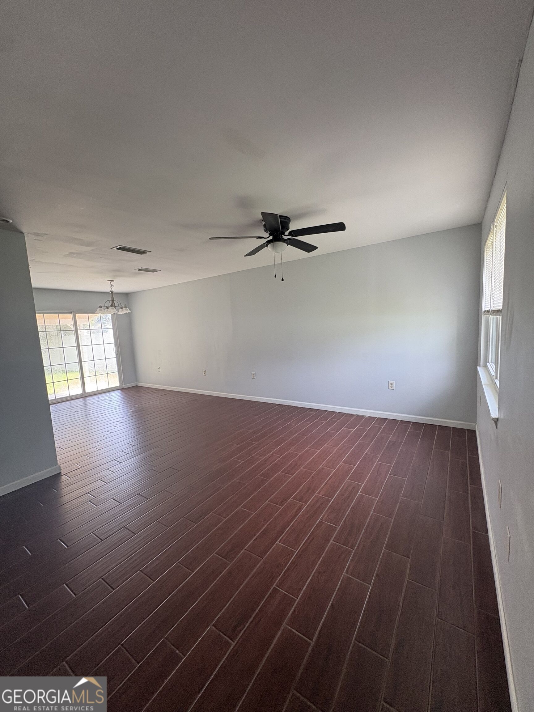 542 Chateau Circle Property Photo 2