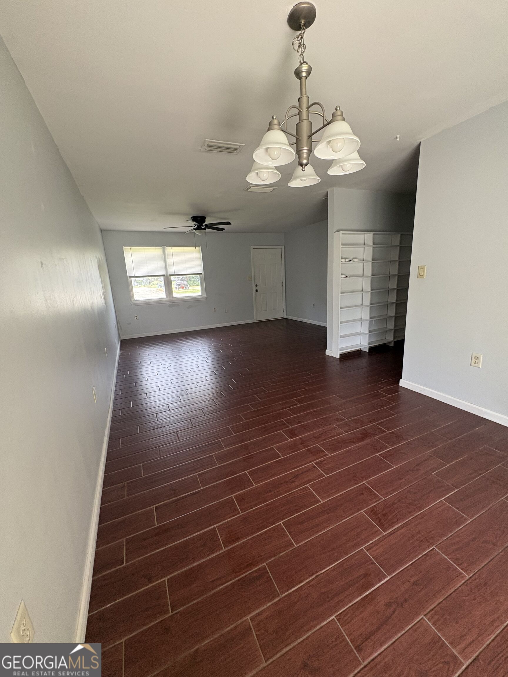 542 Chateau Circle Property Photo 3