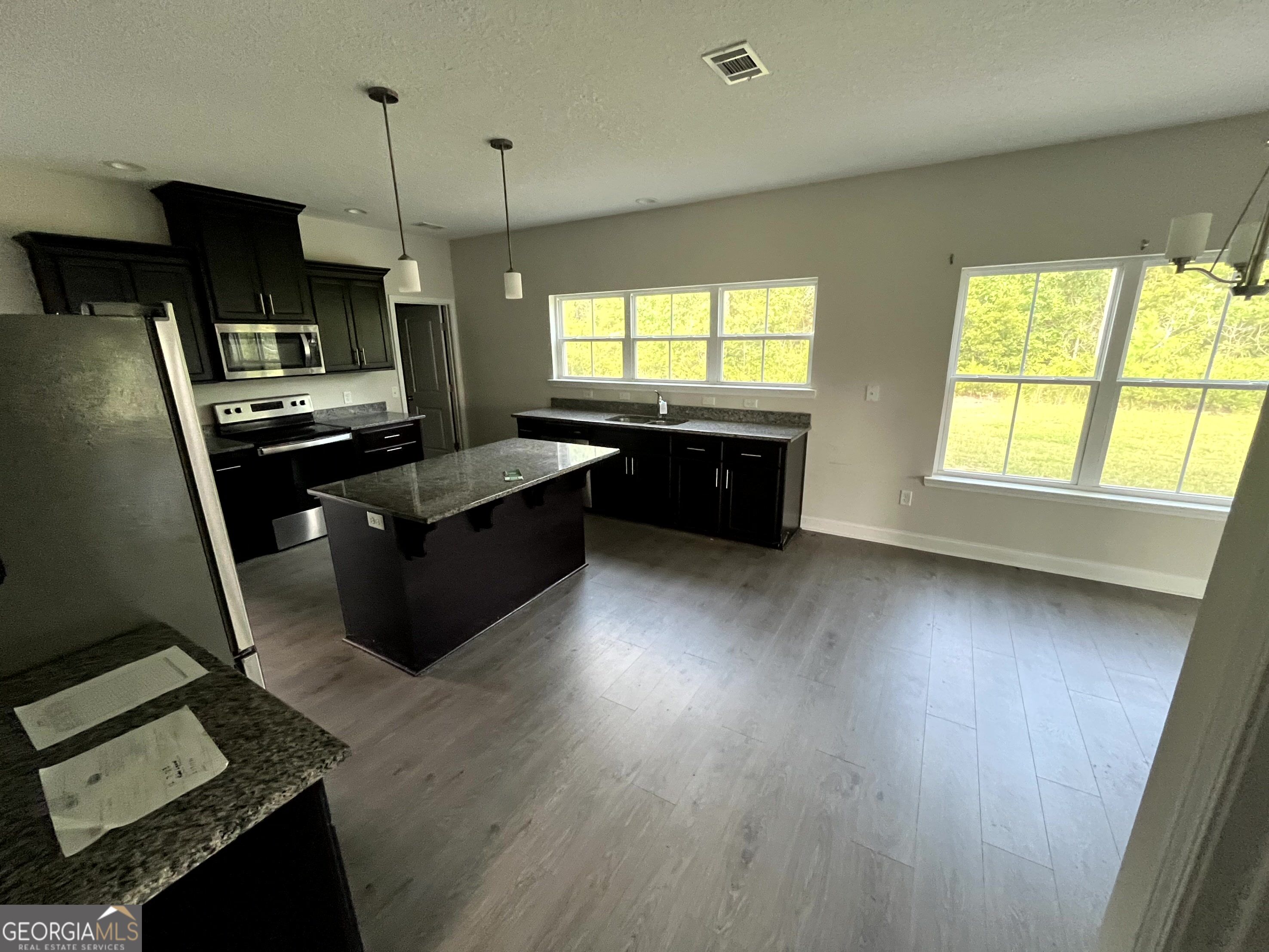 284 Thorp Circle Property Photo 3