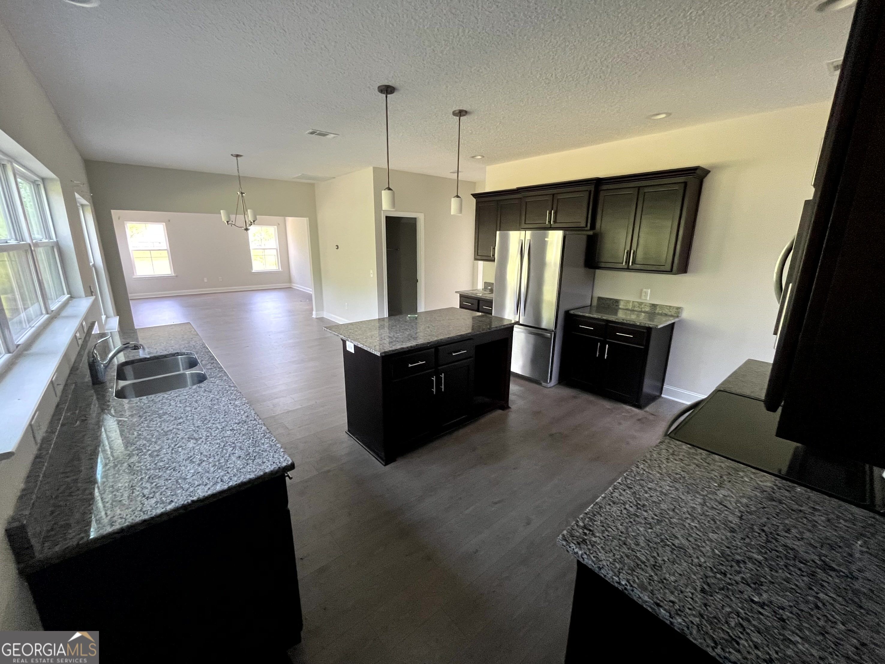 284 Thorp Circle Property Photo 4