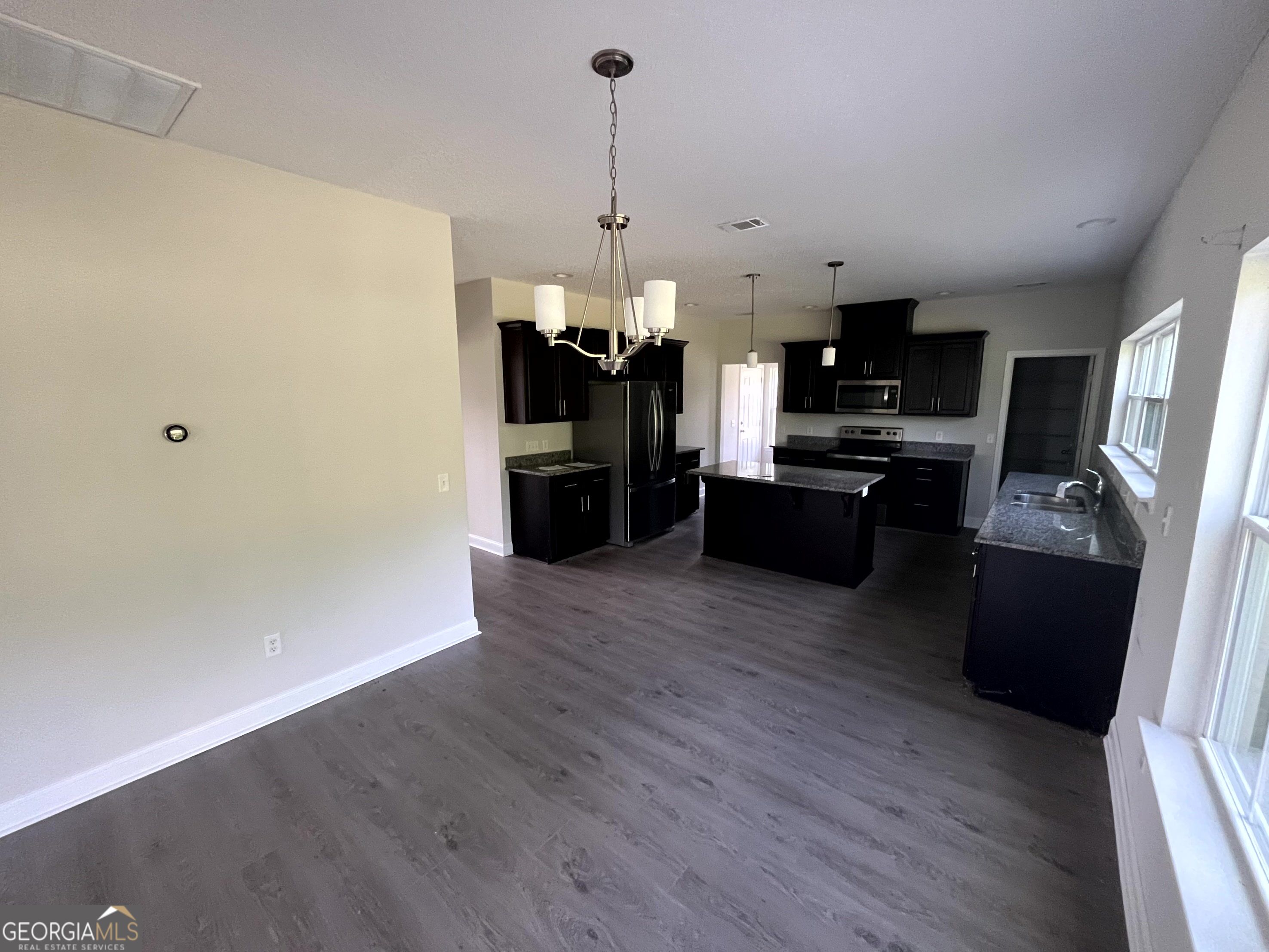 284 Thorp Circle Property Photo 8