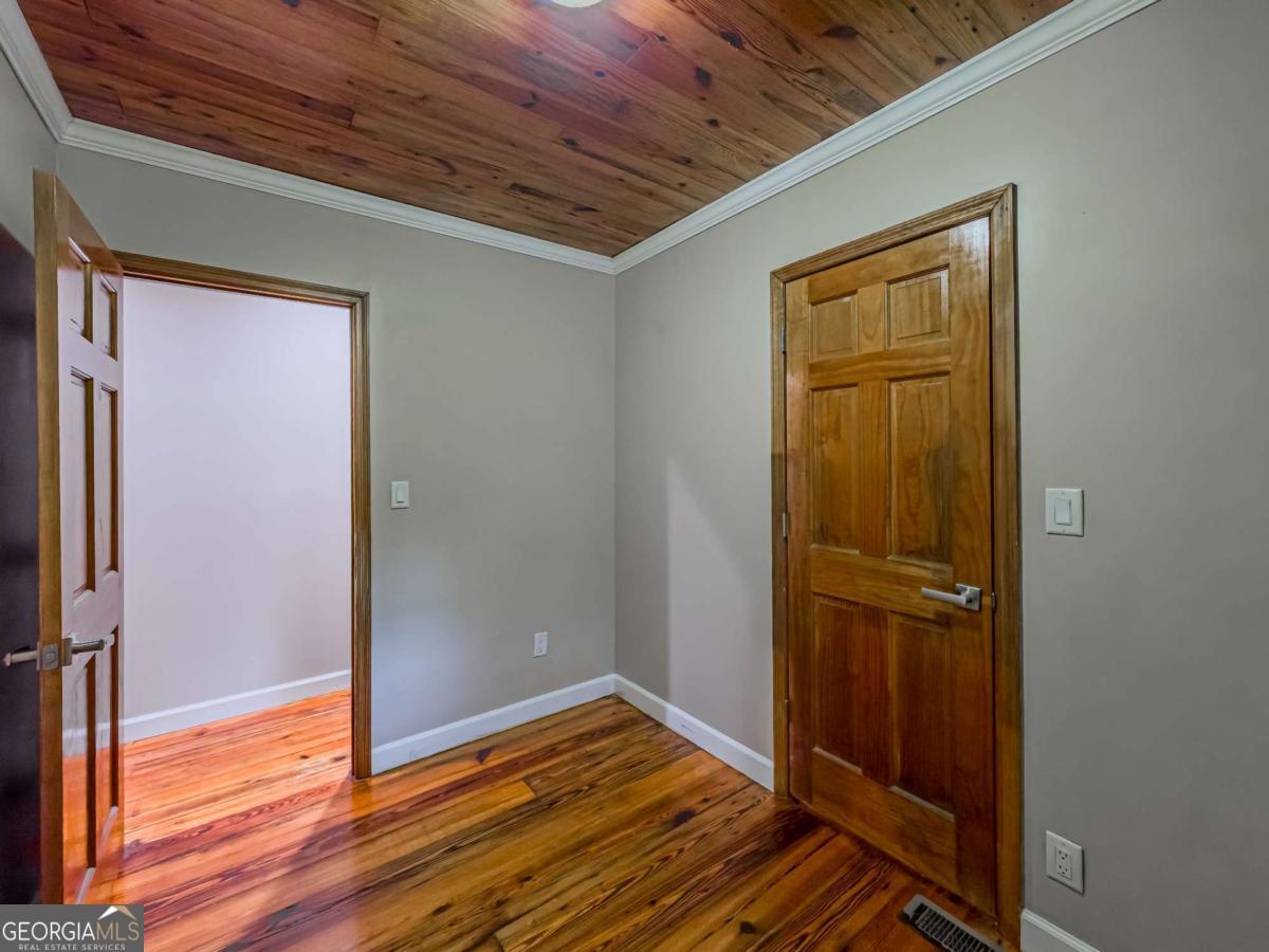 164 Meadowood Drive Property Photo 33