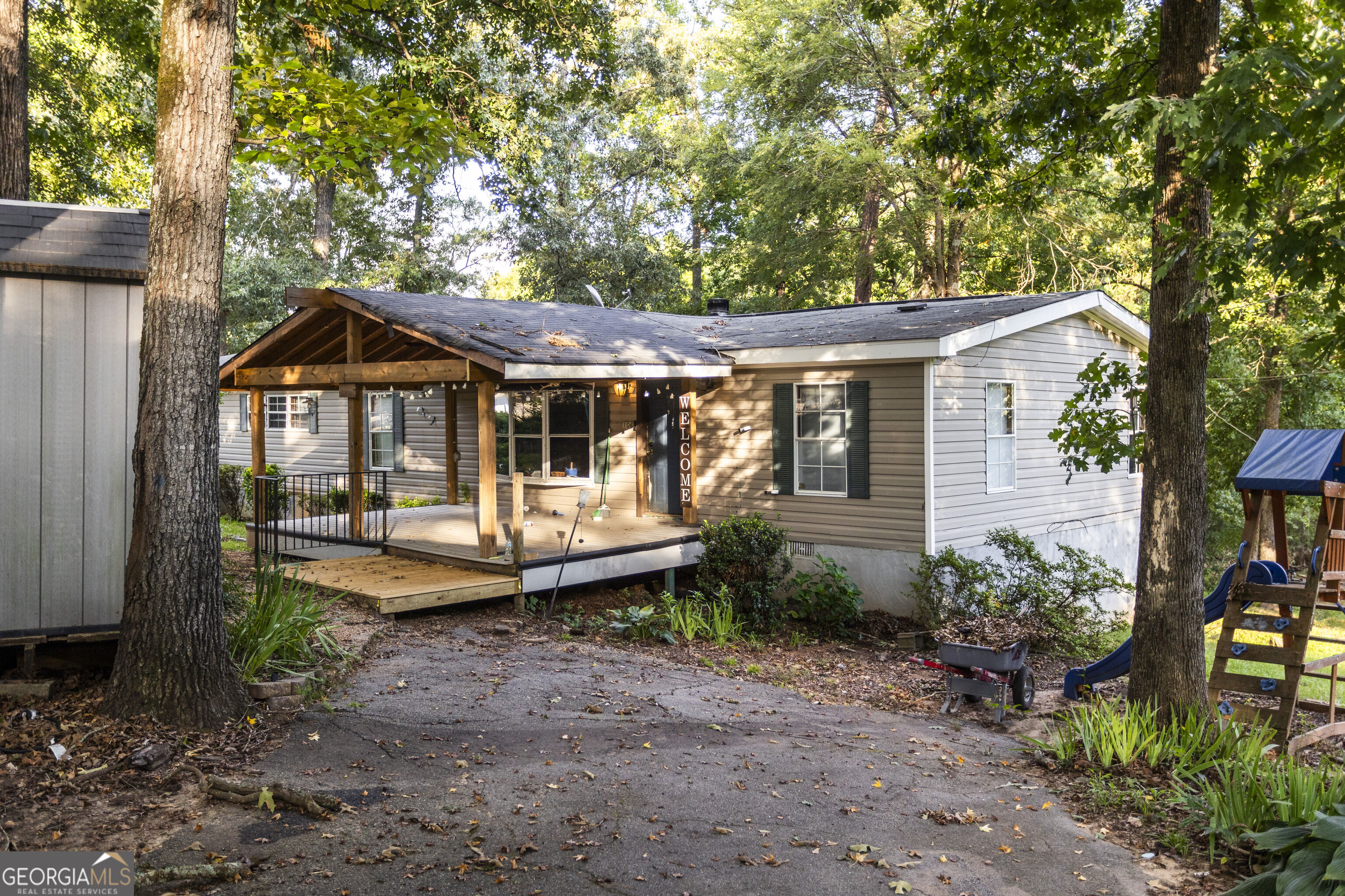 106 Flatrock Lane Property Photo 1