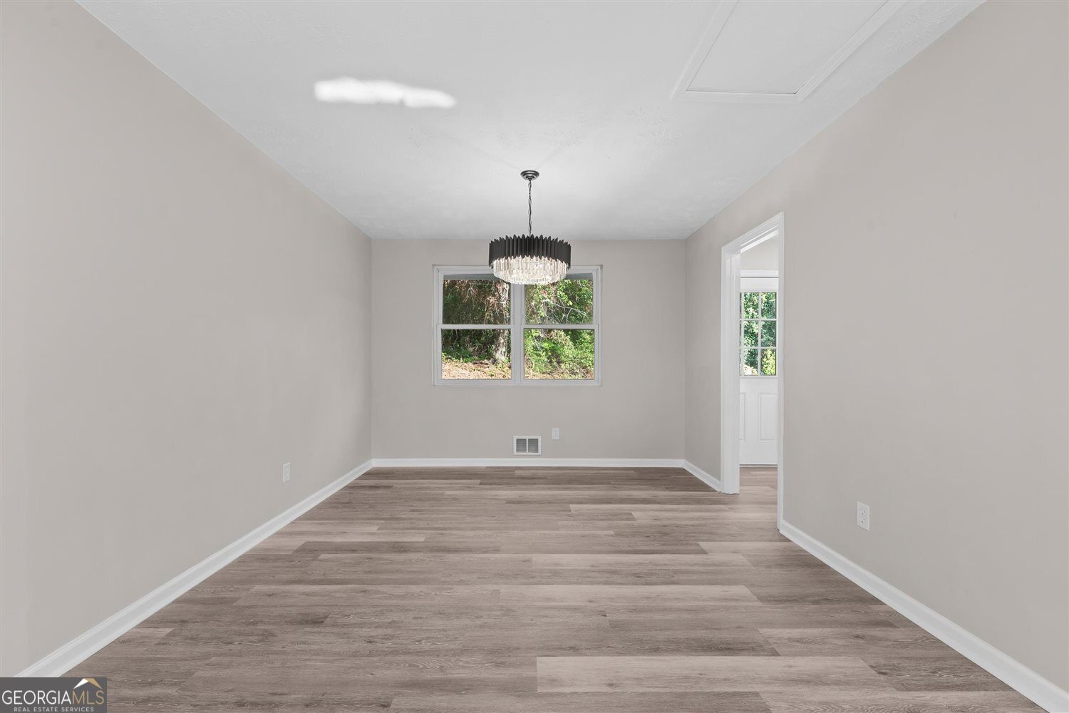 3527 Mount Vernon Drive Property Photo 5