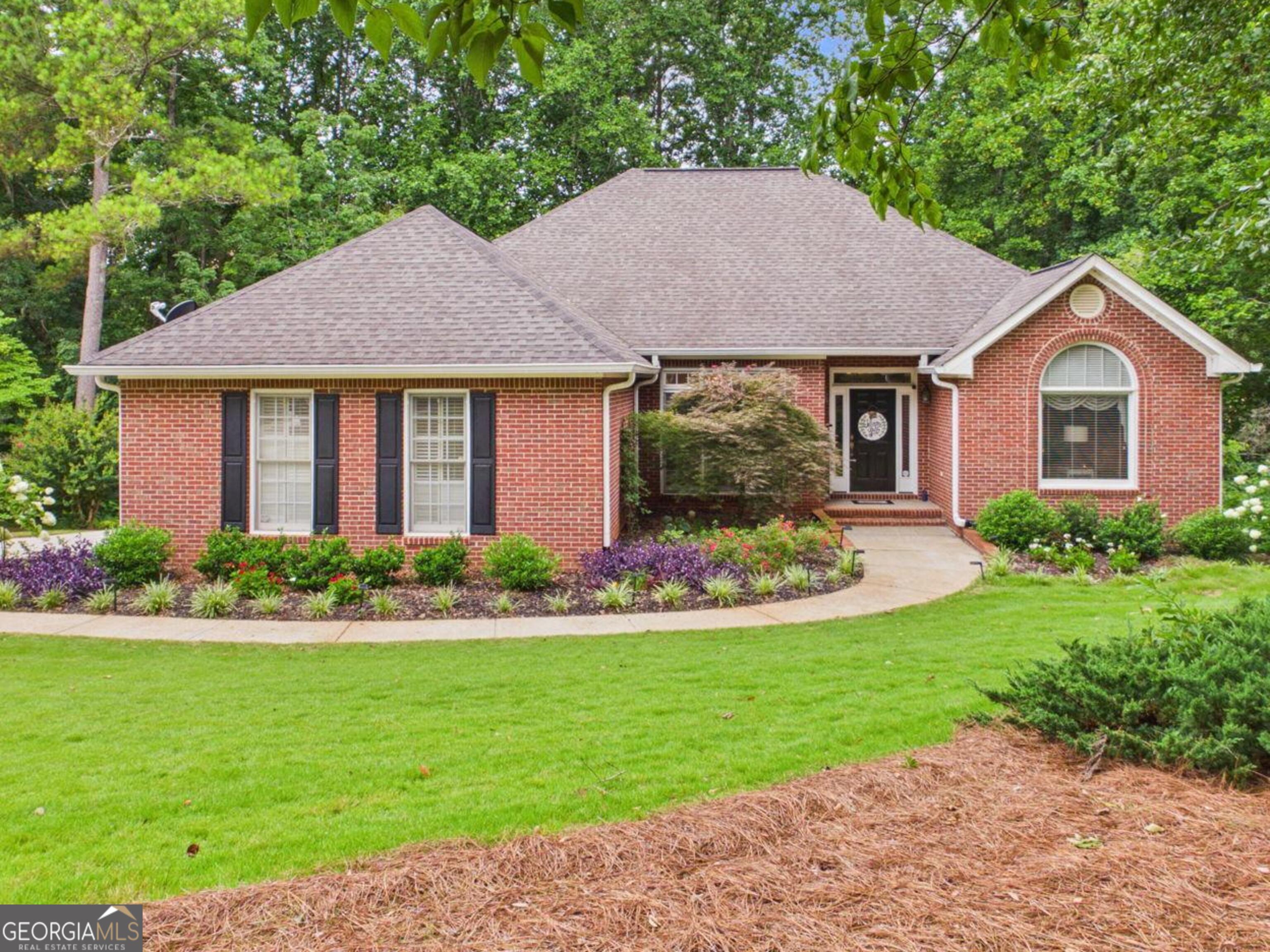 5007 Lakeridge Close Property Photo 1