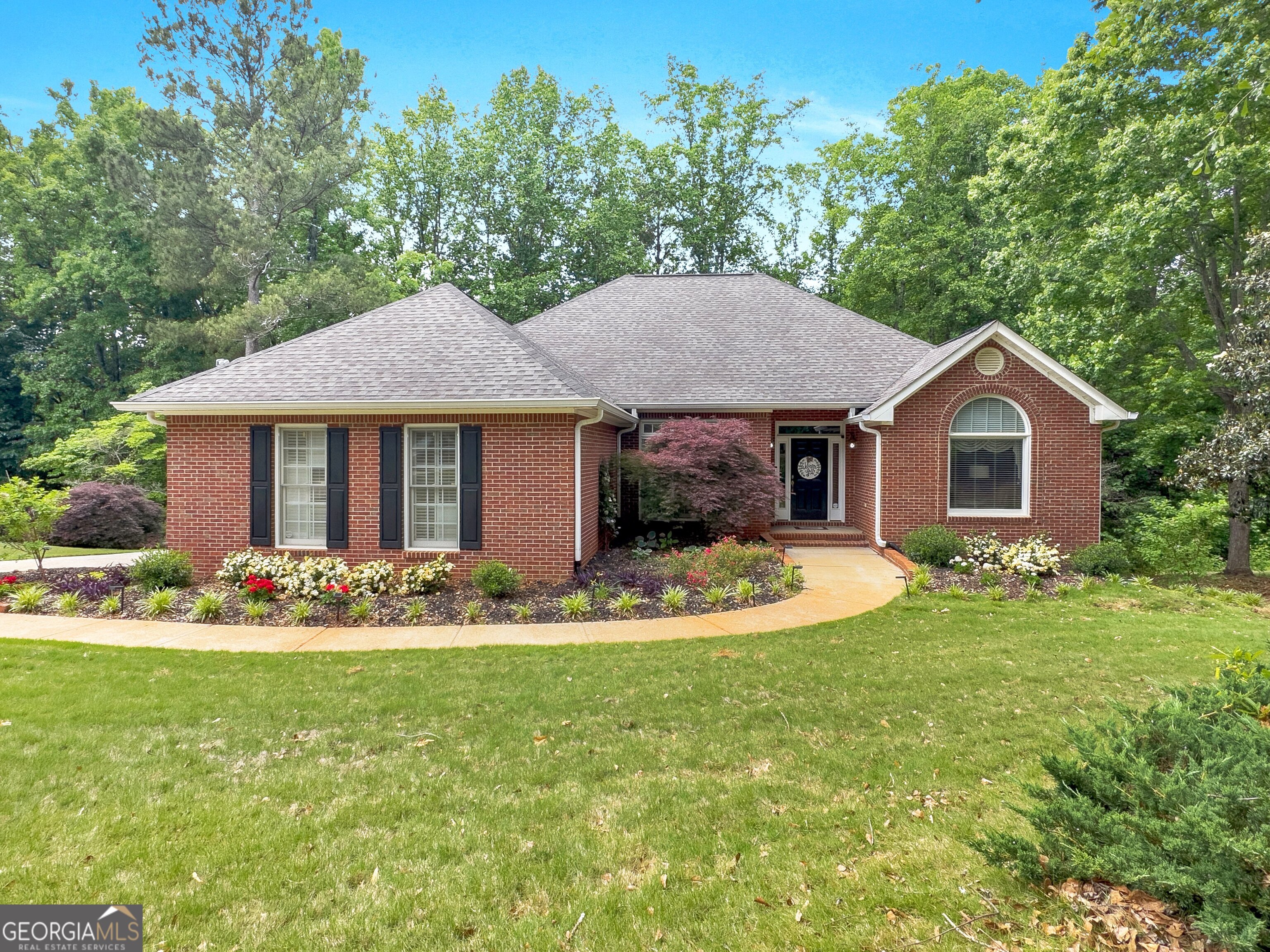 5007 Lakeridge Close Property Photo 2