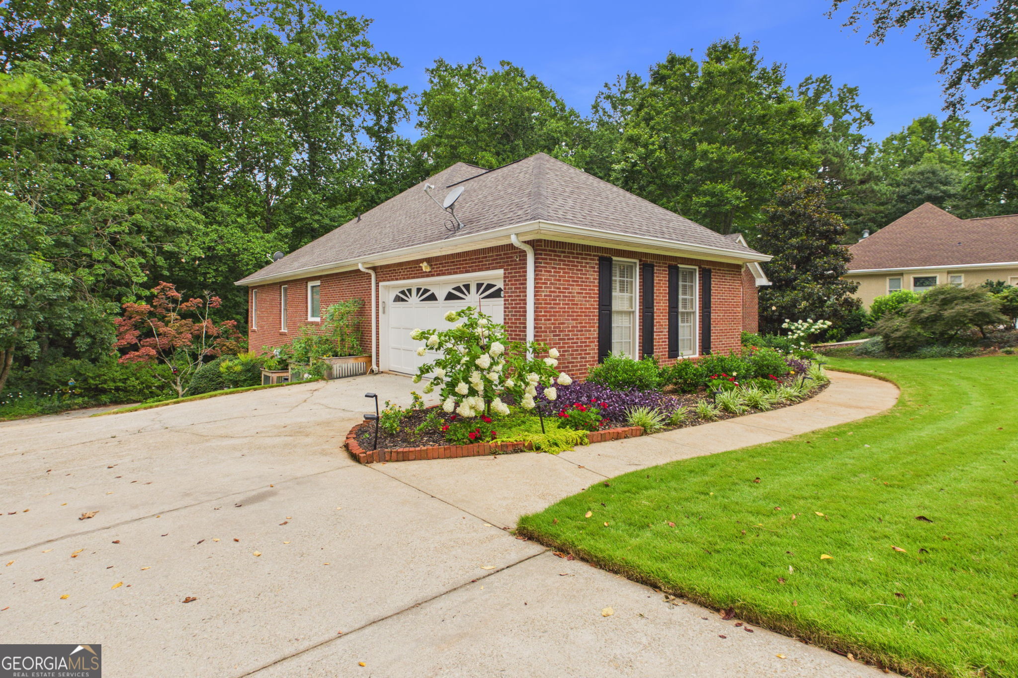 5007 Lakeridge Close Property Photo 3