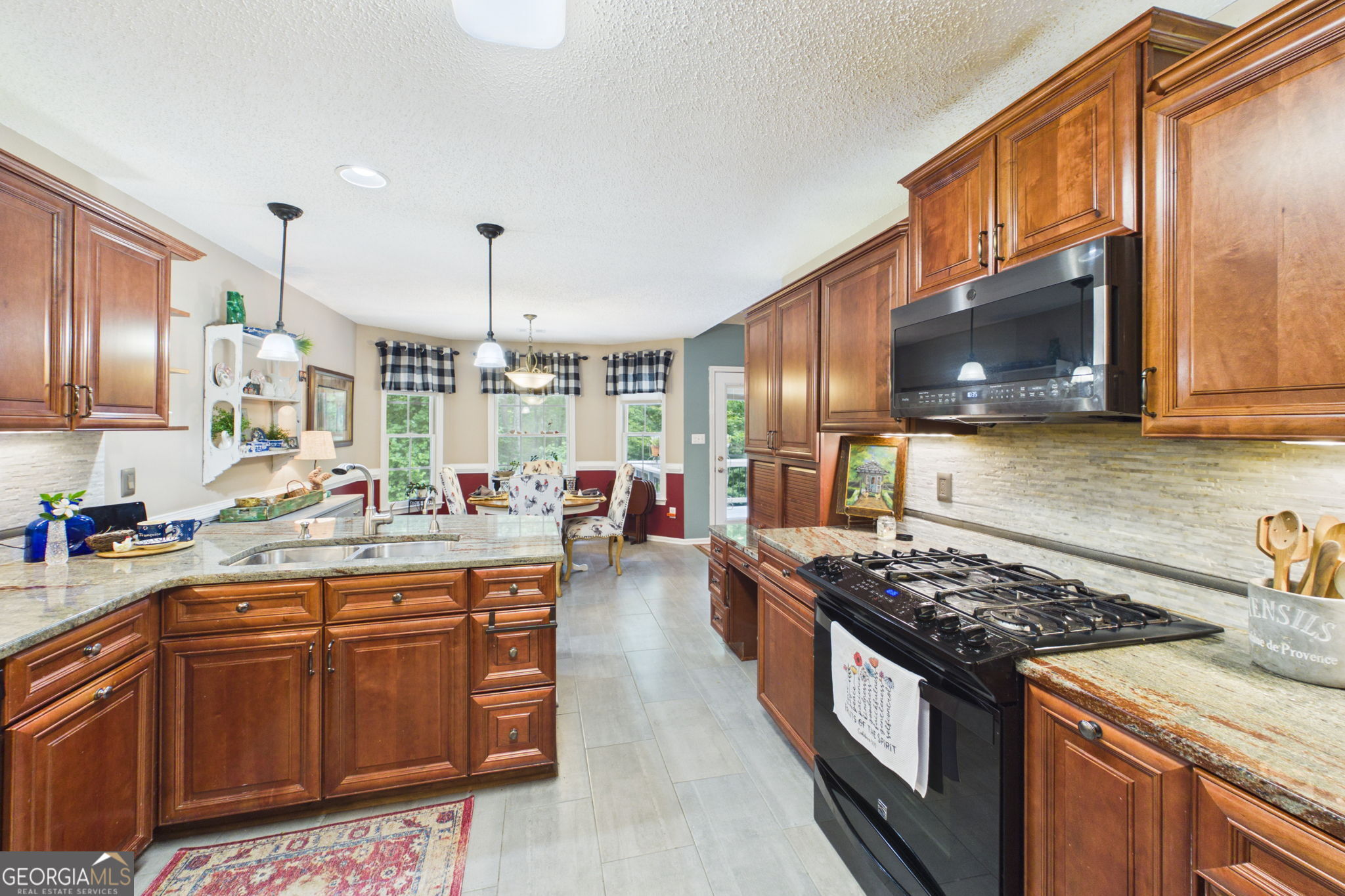 5007 Lakeridge Close Property Photo 14