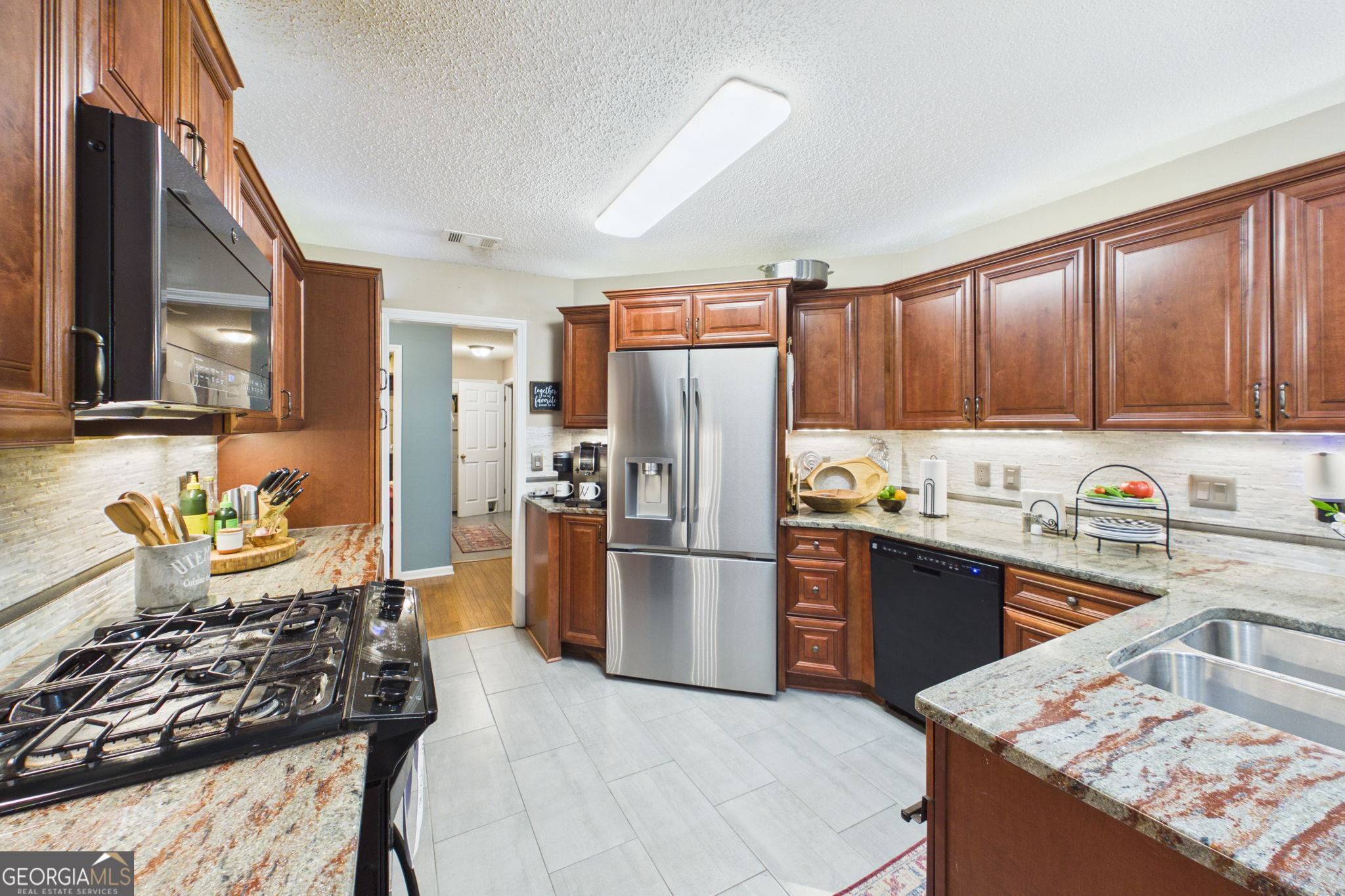 5007 Lakeridge Close Property Photo 15