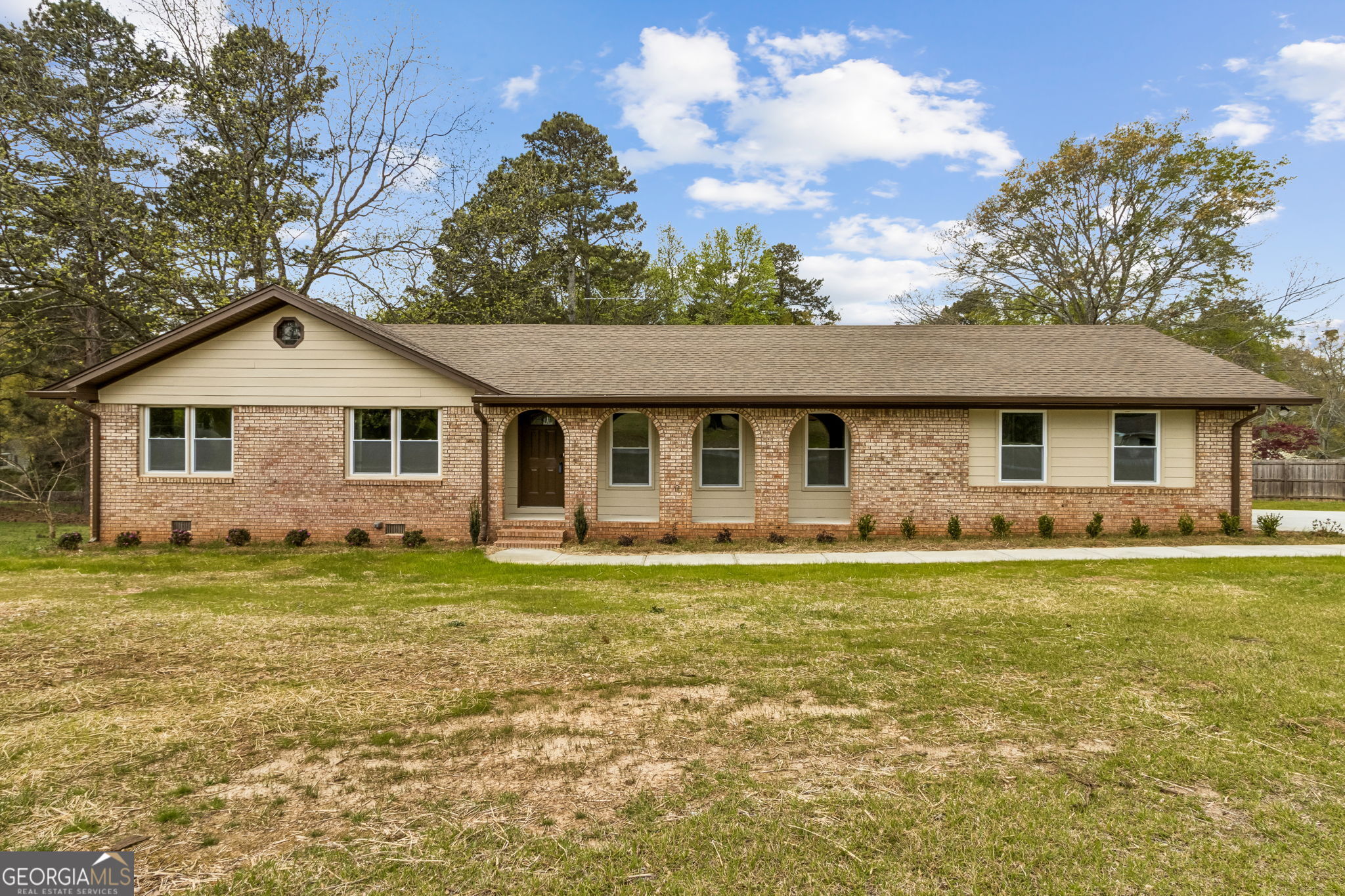 2526 Hamill Drive Property Photo 3