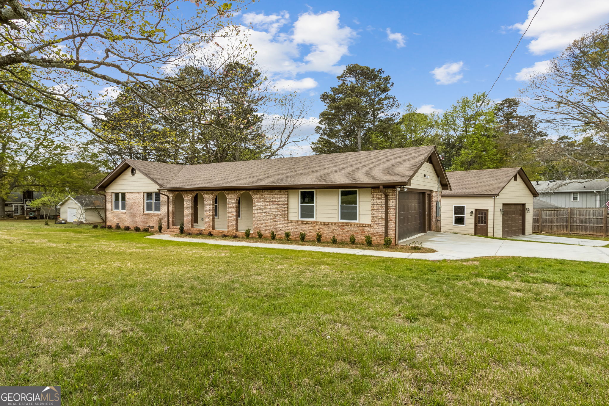 2526 Hamill Drive Property Photo 4