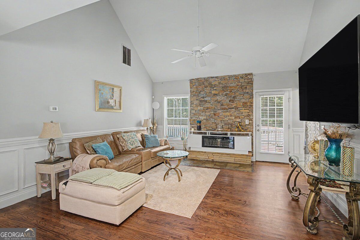 3140 Willow Park Drive Property Photo 2