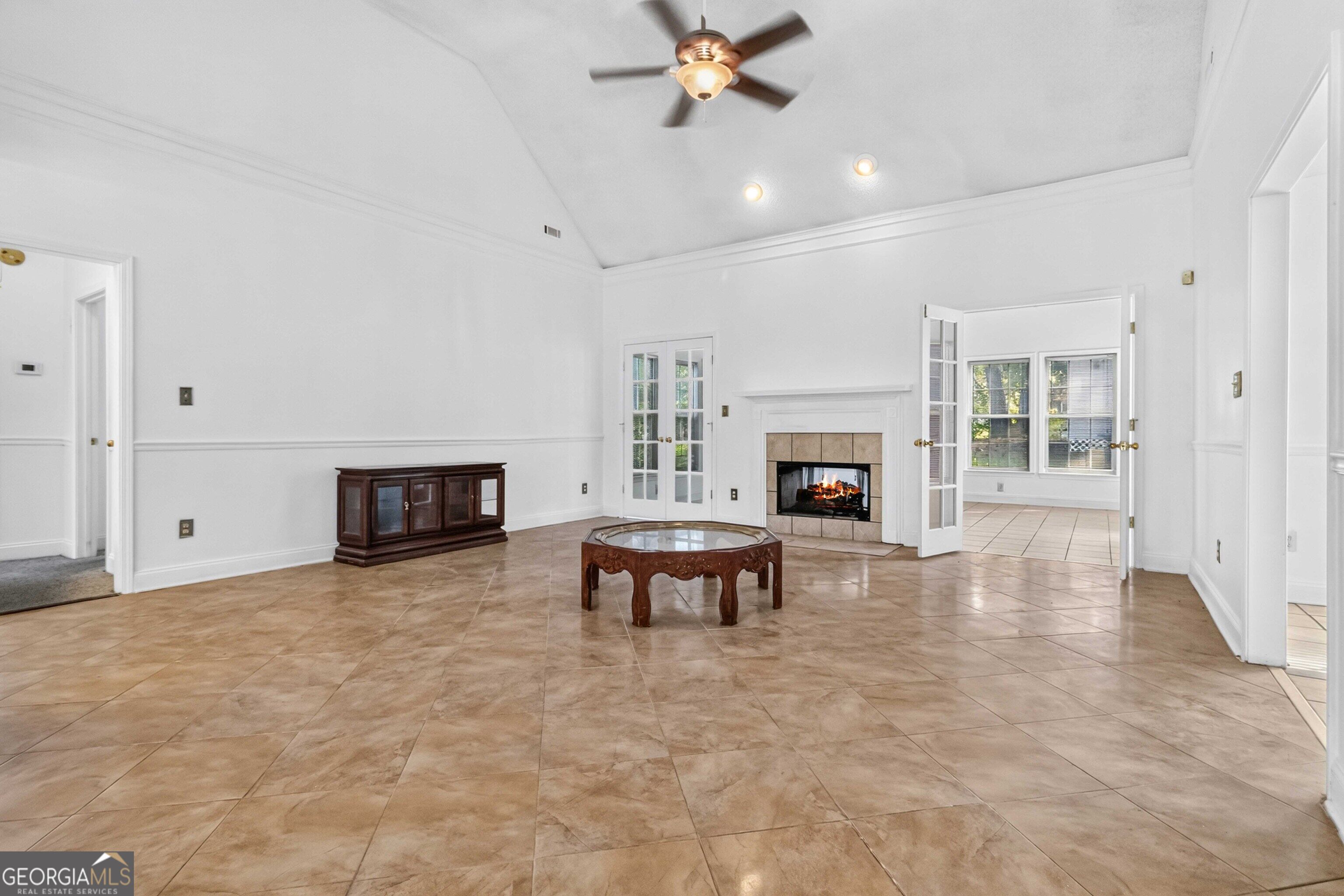 1137 E Shoreview Road Property Photo 7