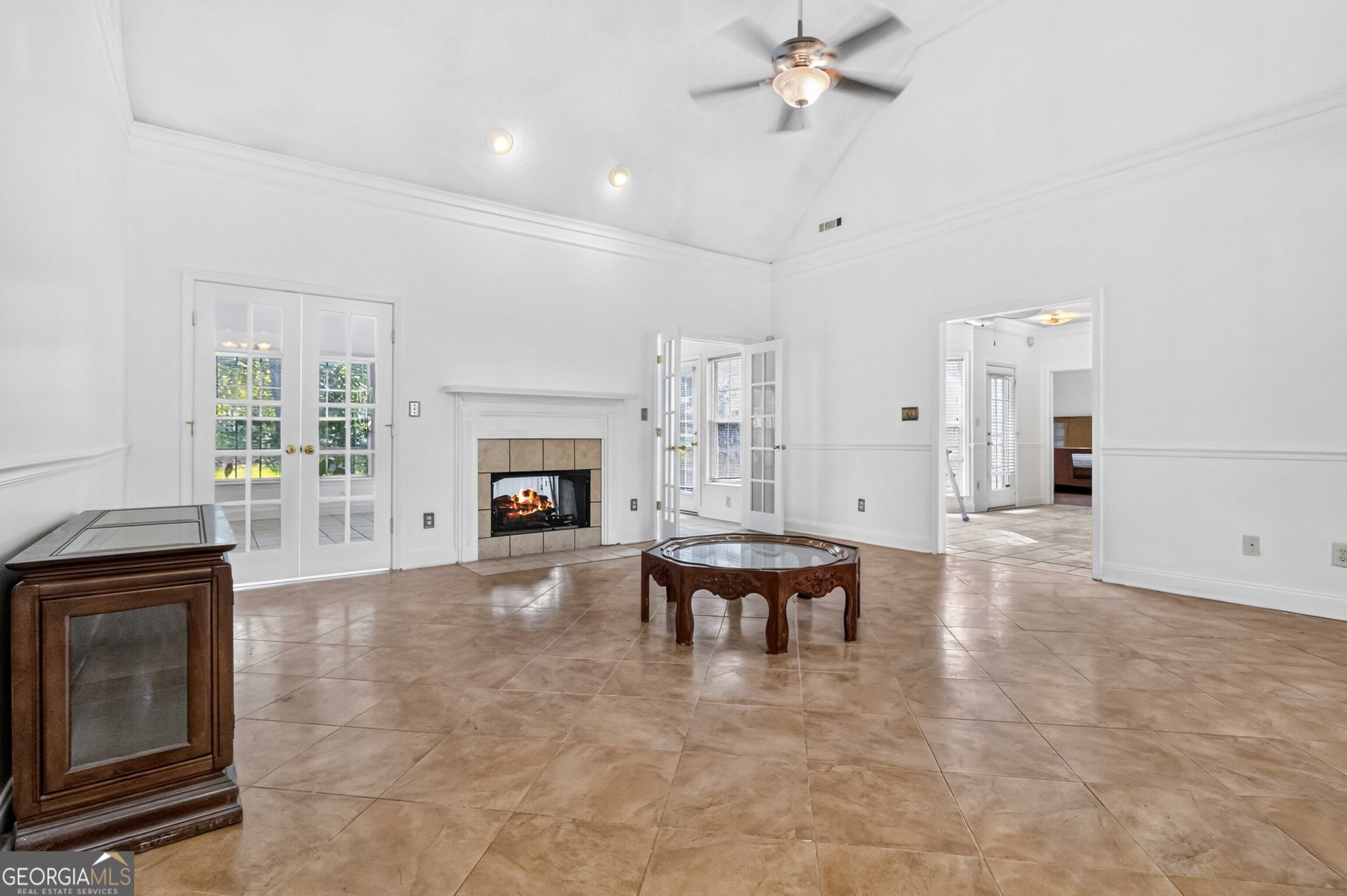 1137 E Shoreview Road Property Photo 8