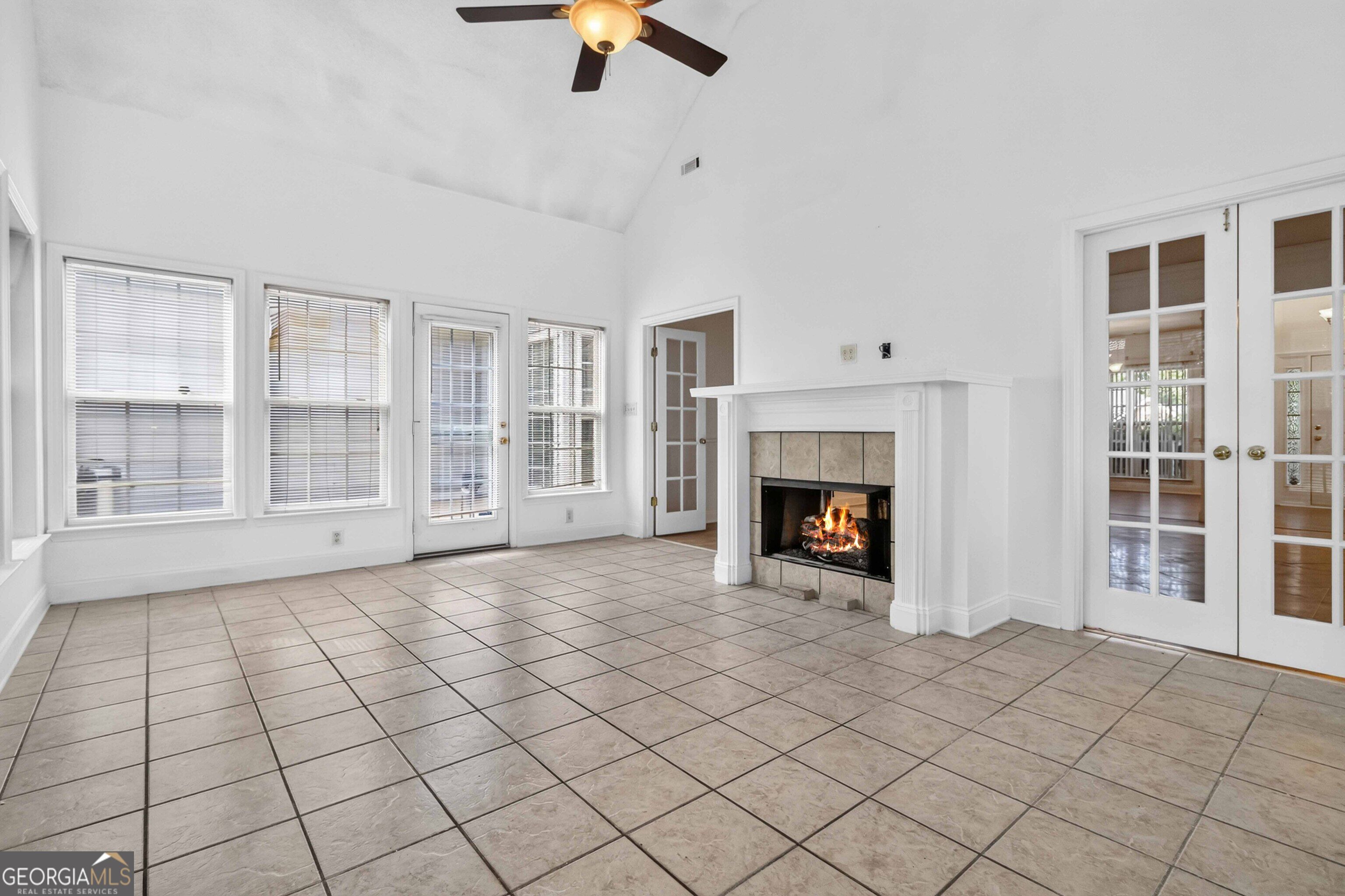 1137 E Shoreview Road Property Photo 10