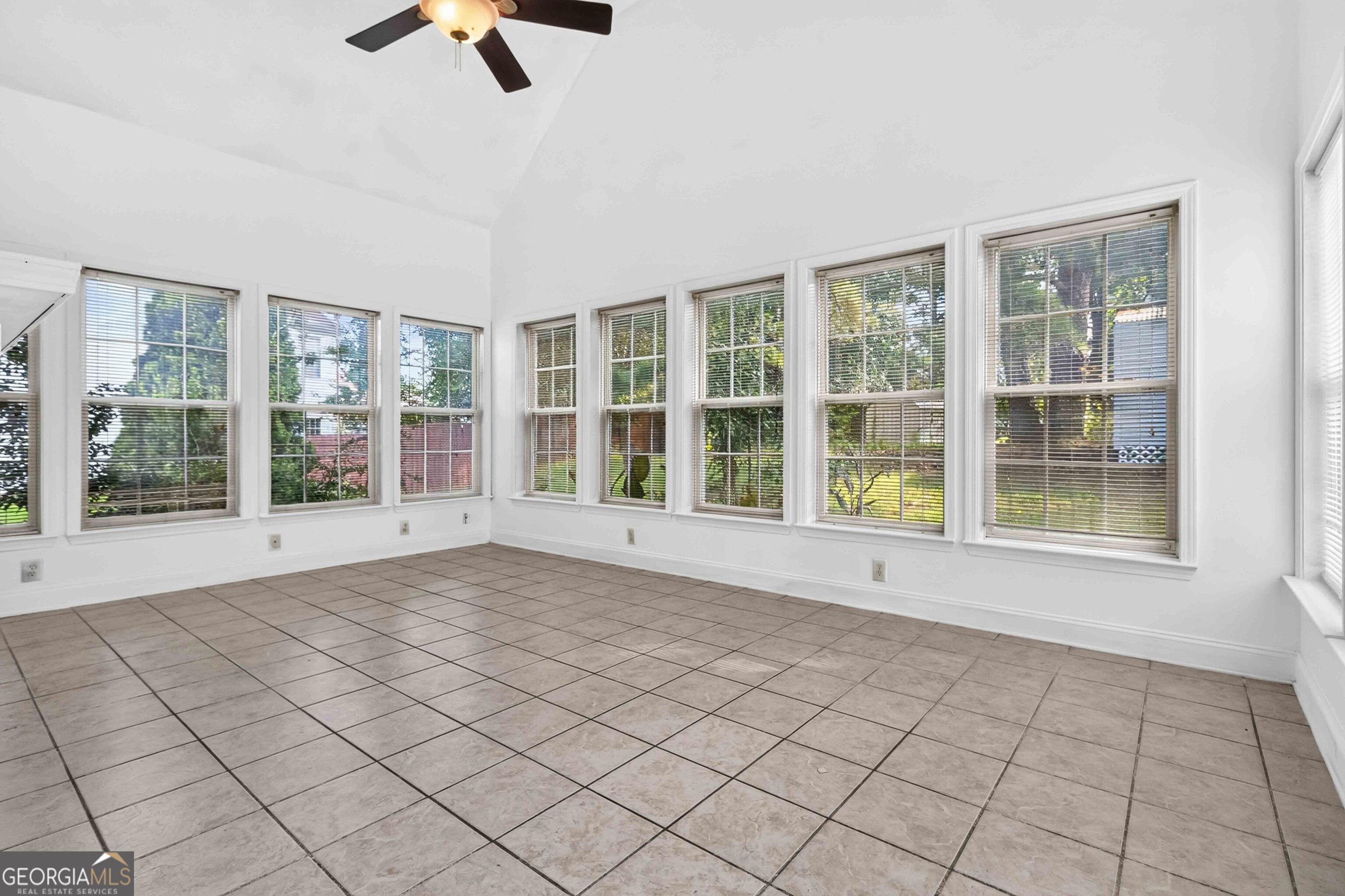 1137 E Shoreview Road Property Photo 11