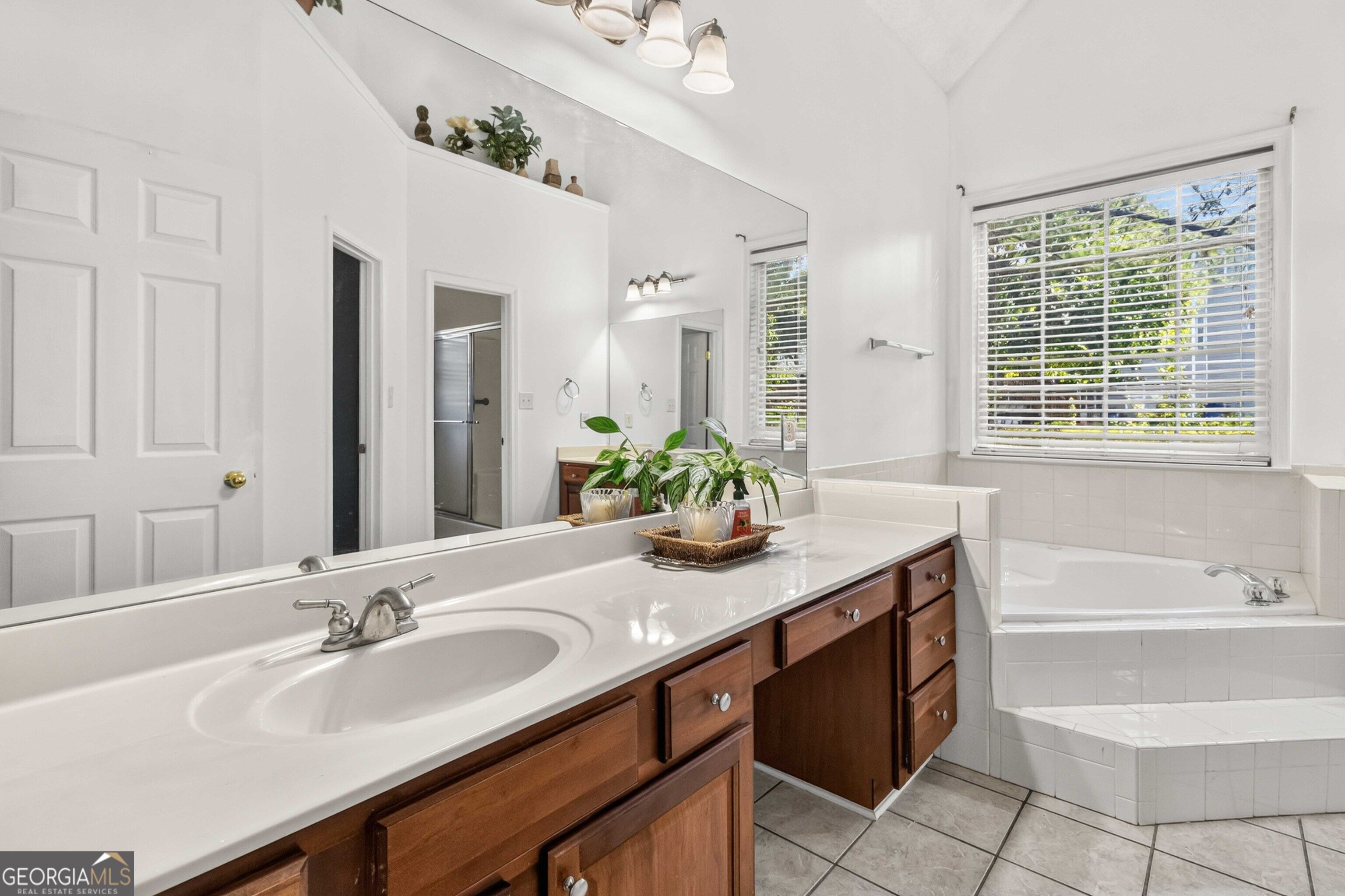 1137 E Shoreview Road Property Photo 18