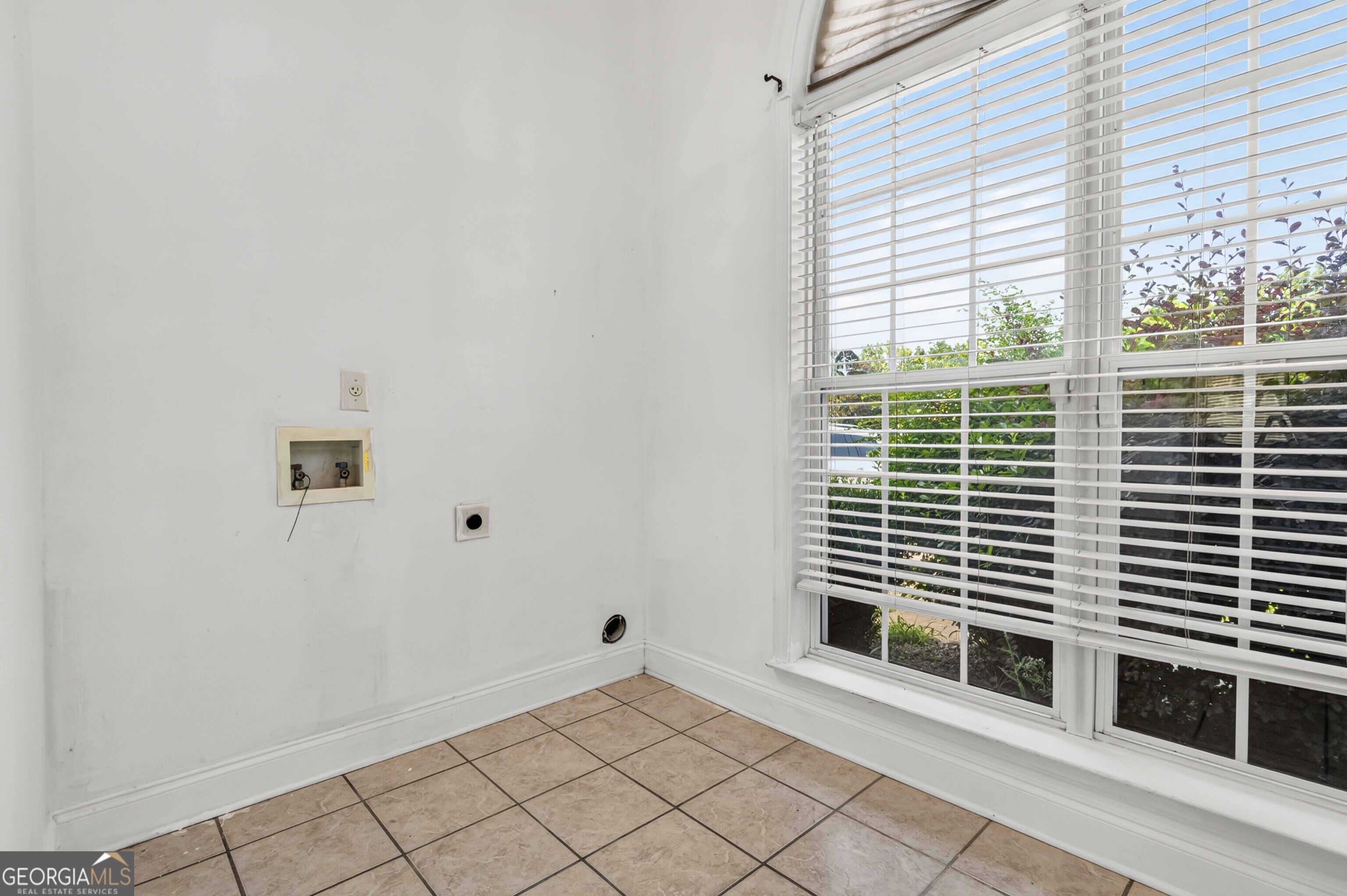 1137 E Shoreview Road Property Photo 20