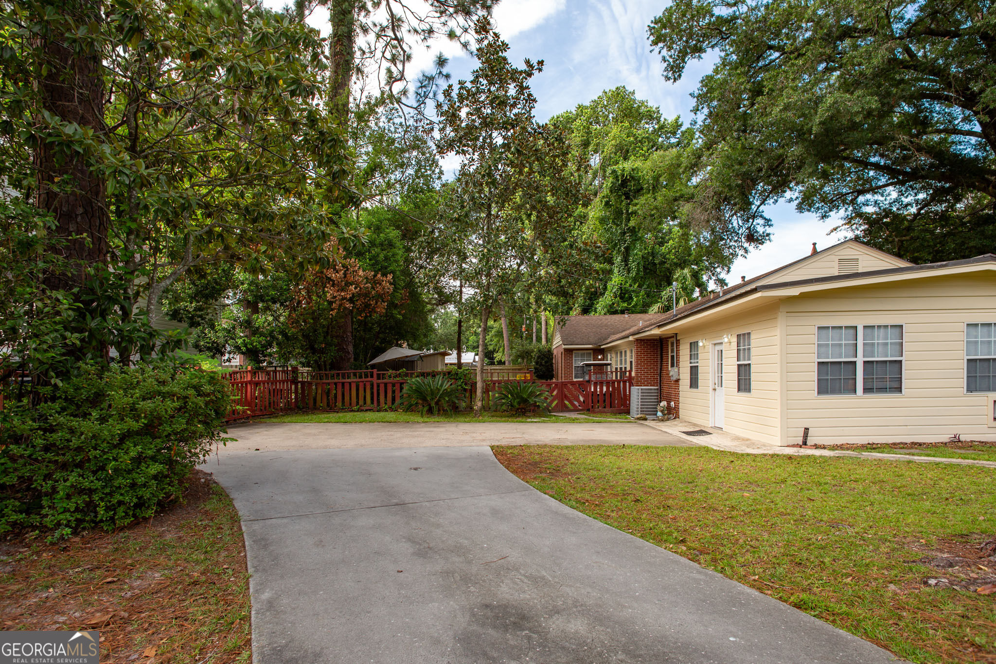 1112 Hill Street Property Photo 43
