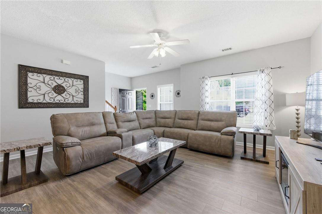 313 Venture Path Property Photo 2