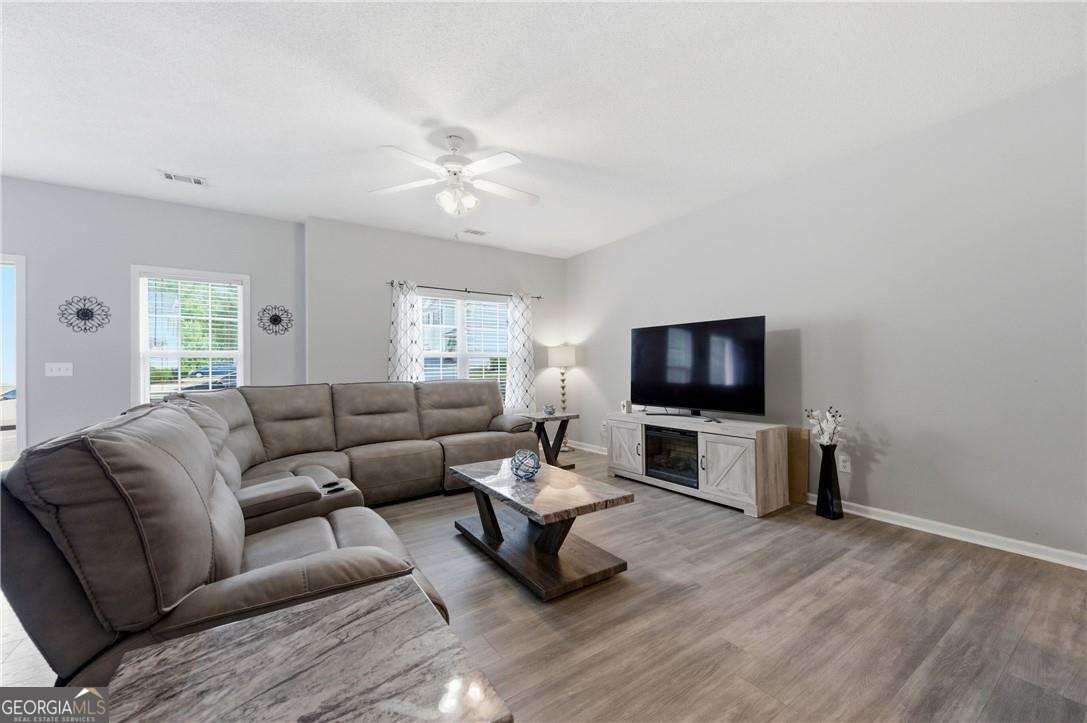 313 Venture Path Property Photo 4