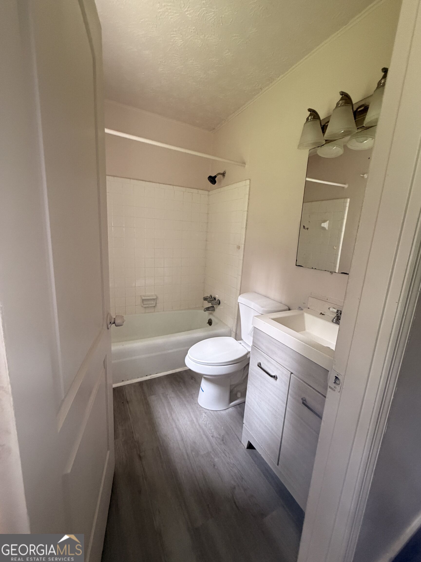 6451 Valley Dale Drive Property Photo 8
