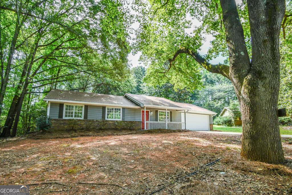 110 E Country Woods Drive Property Photo 2