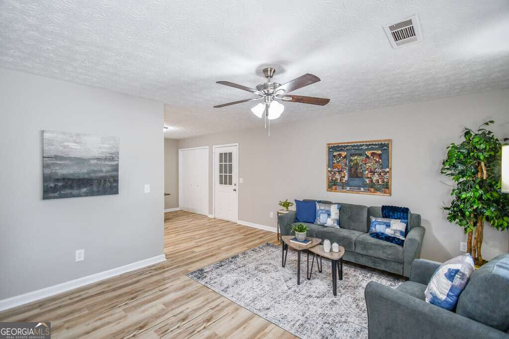 110 E Country Woods Drive Property Photo 4