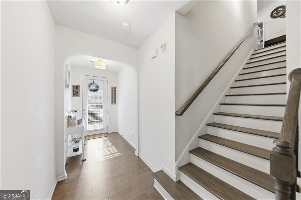 5527 Radford Loop Property Photo 6