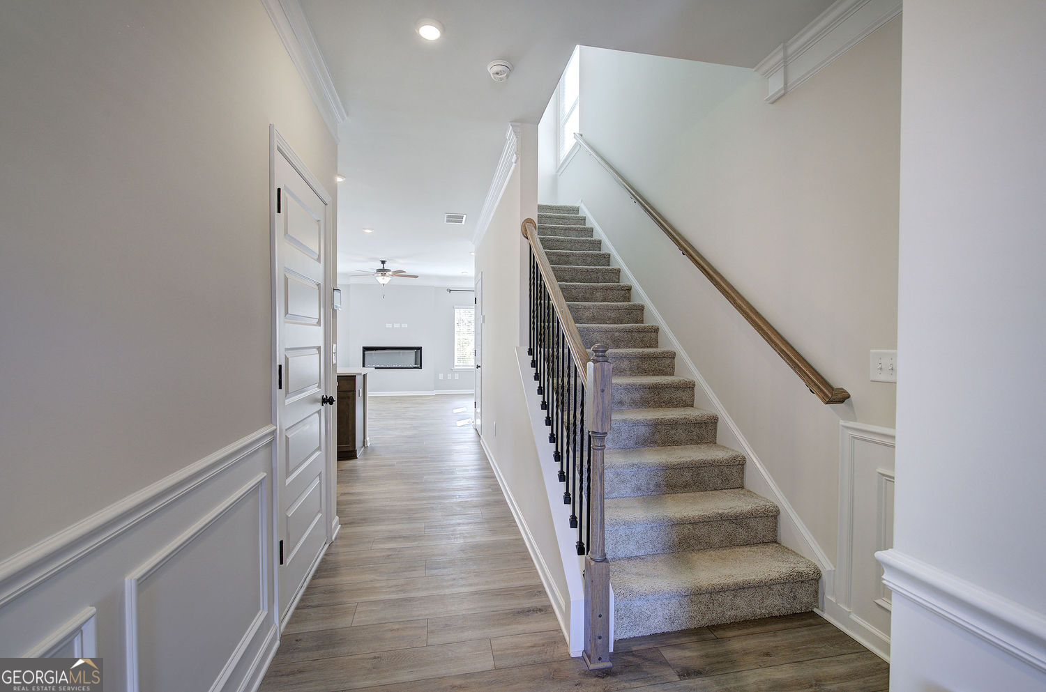 401 Perth Drive Property Photo 2