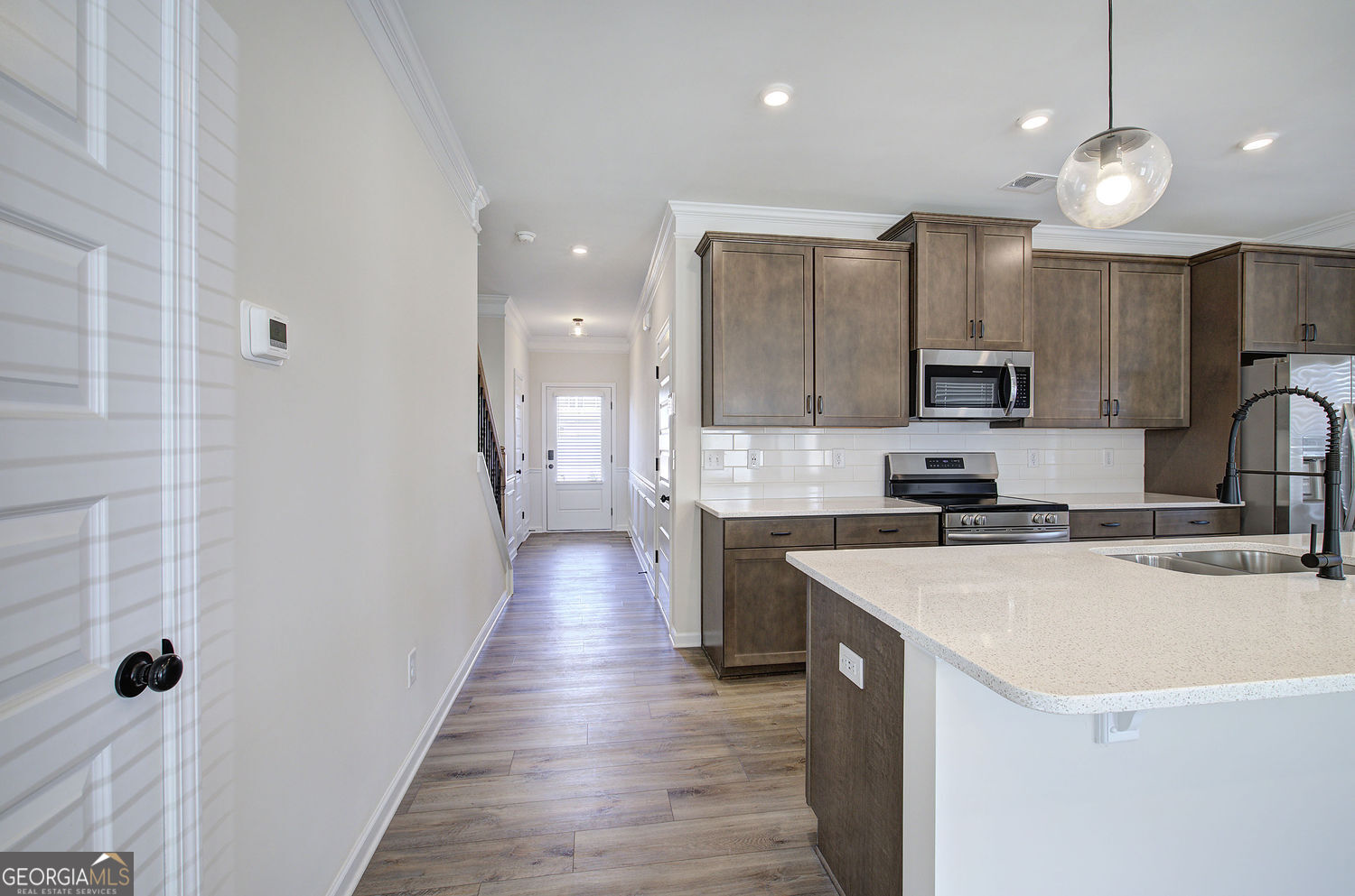 401 Perth Drive Property Photo 13