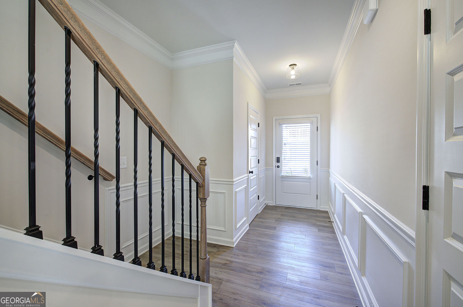 401 Perth Drive Property Photo 14