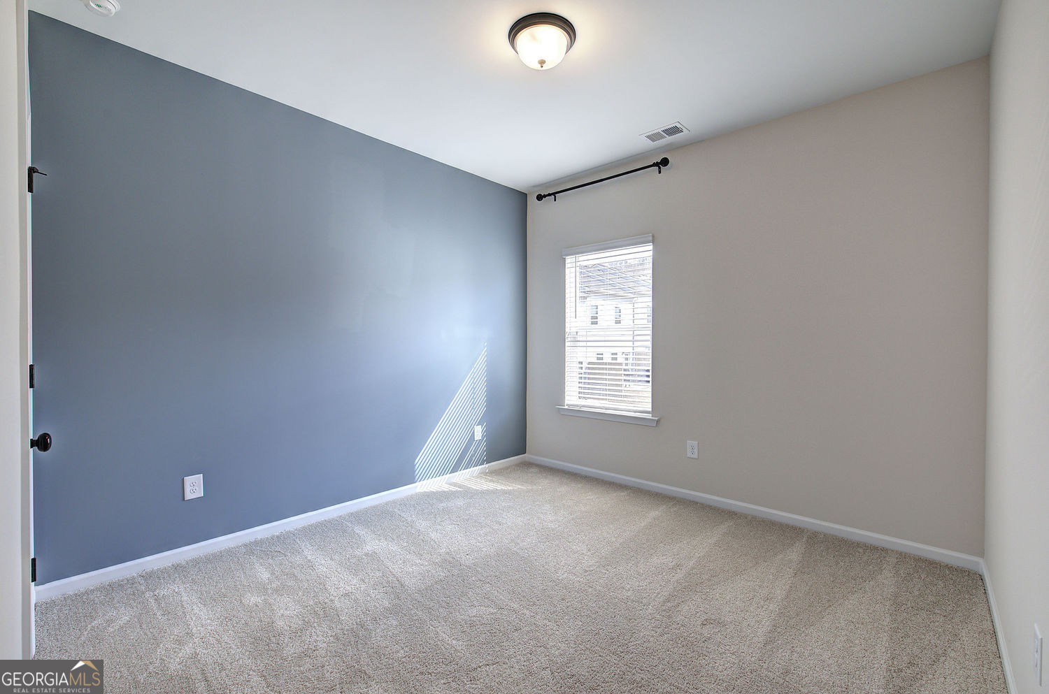 401 Perth Drive Property Photo 16