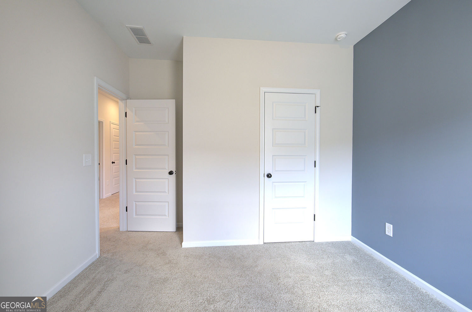 401 Perth Drive Property Photo 17