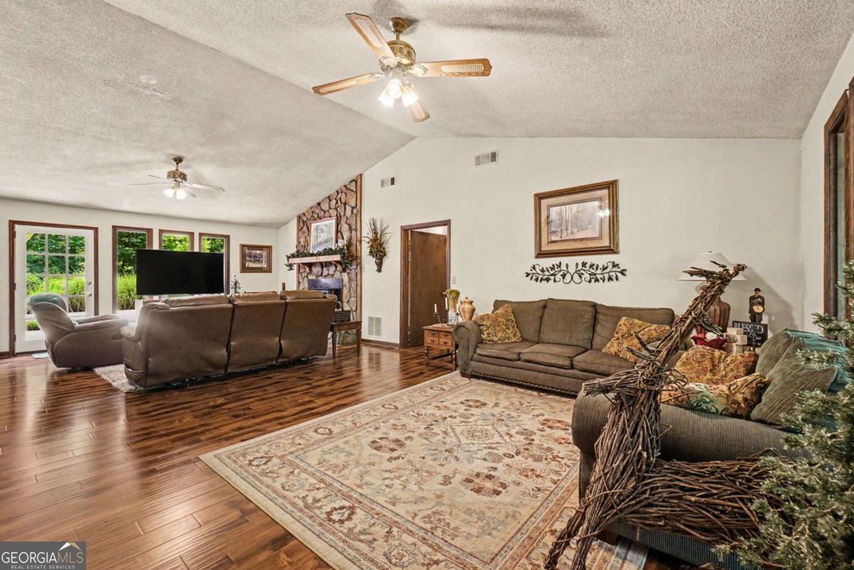 25 Woodall Road Se Property Photo 8