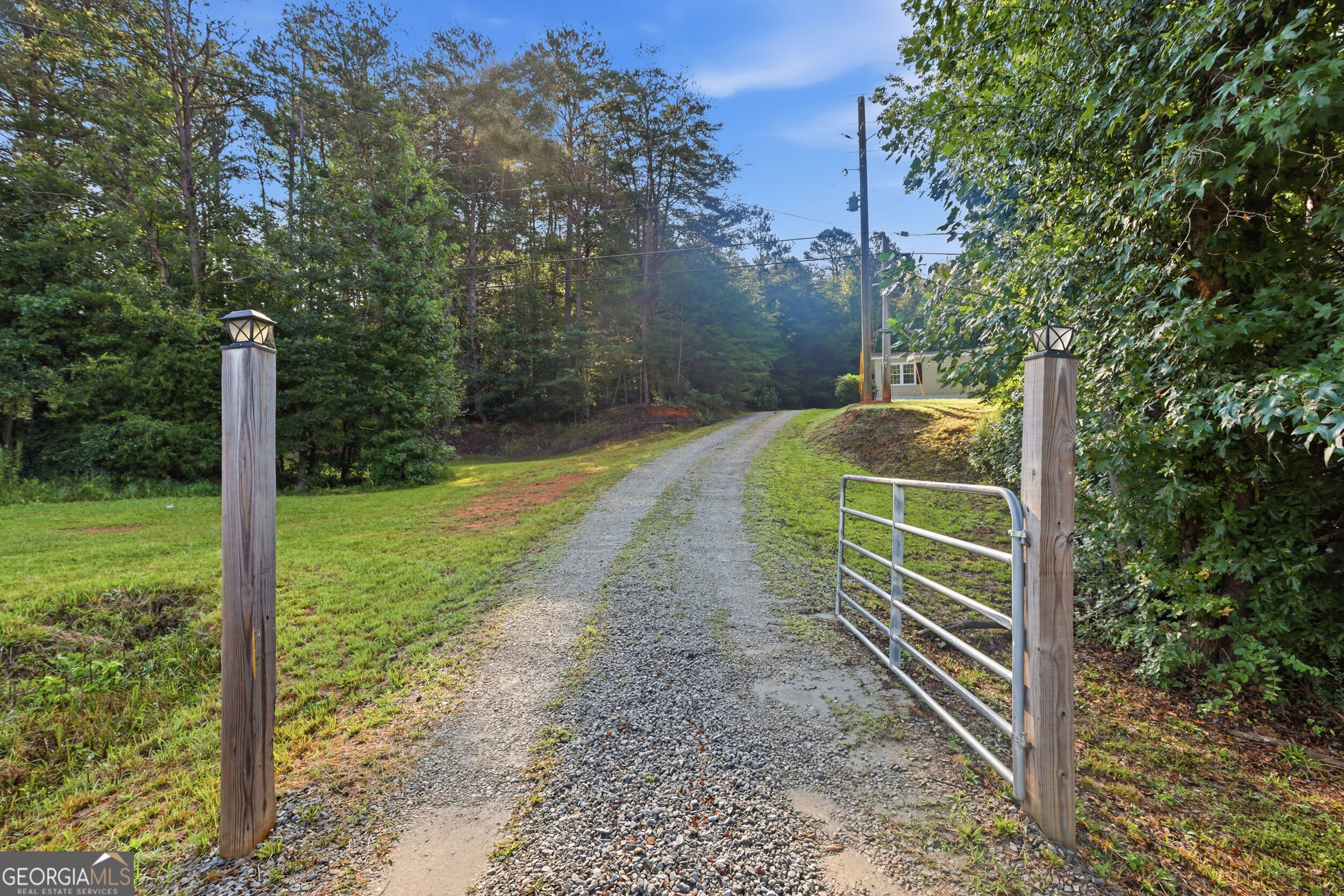 3787 Mize Road Property Photo 4