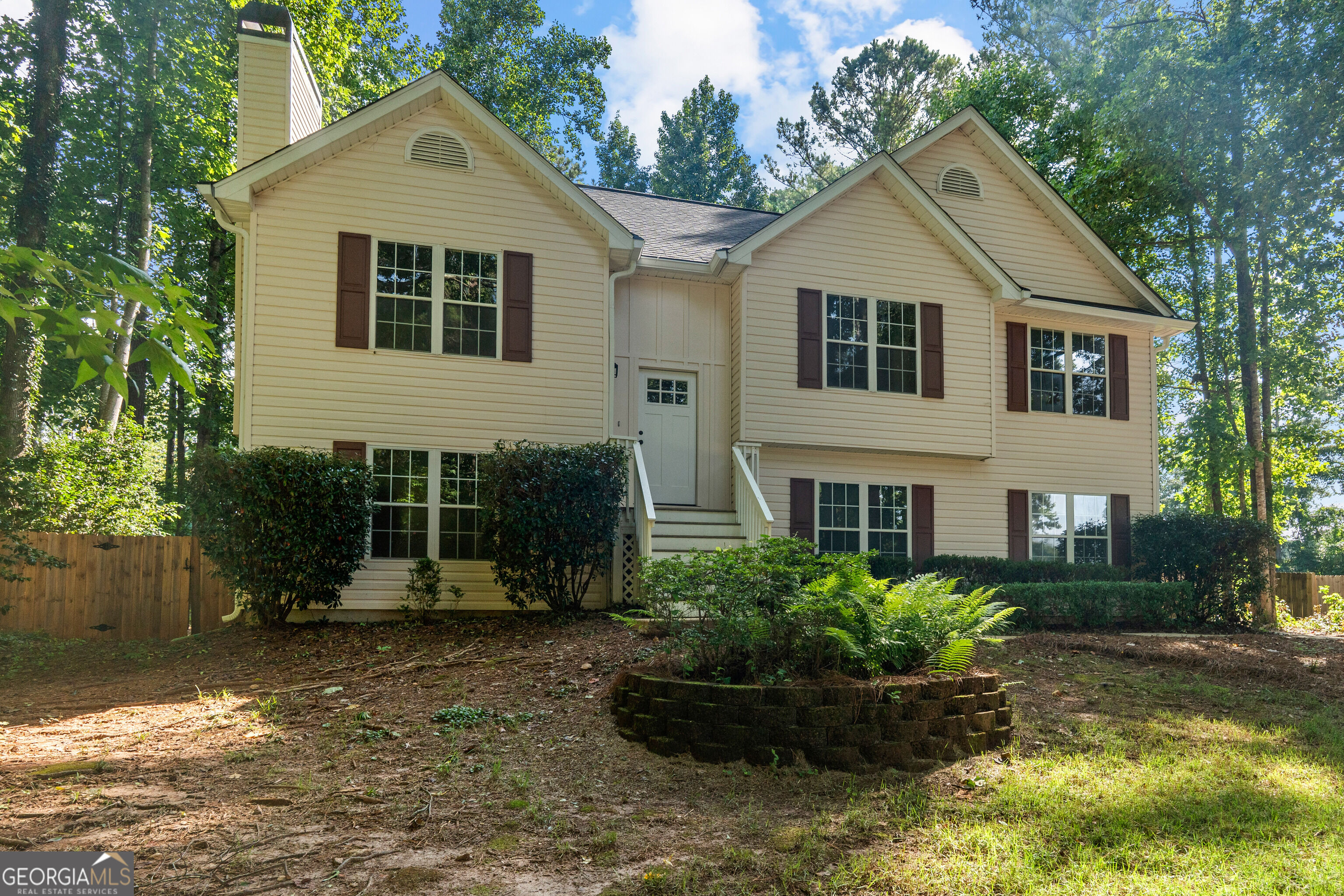 120 Woodstream Drive Property Photo 2