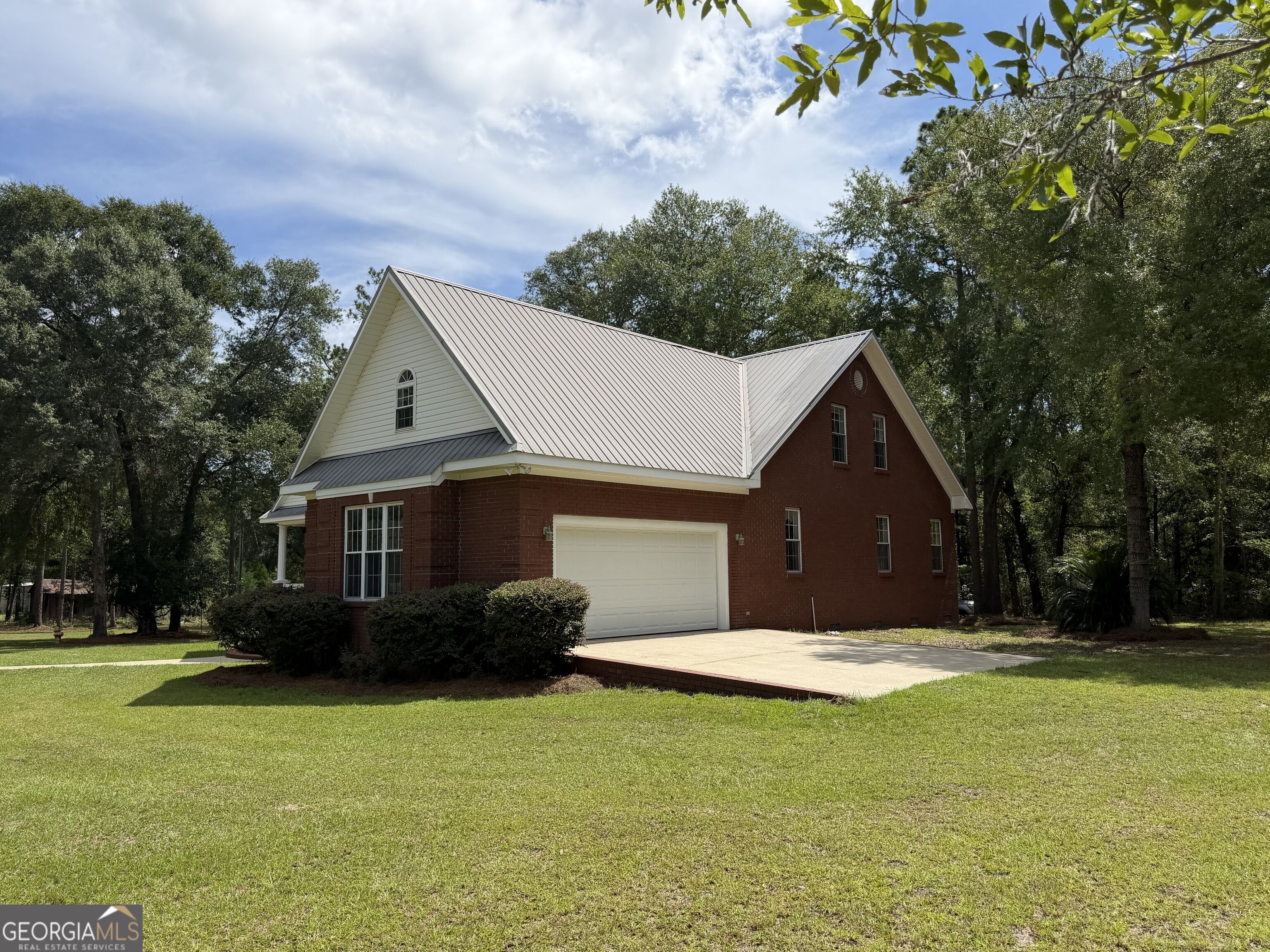 24 Peterson Lane Property Photo 3