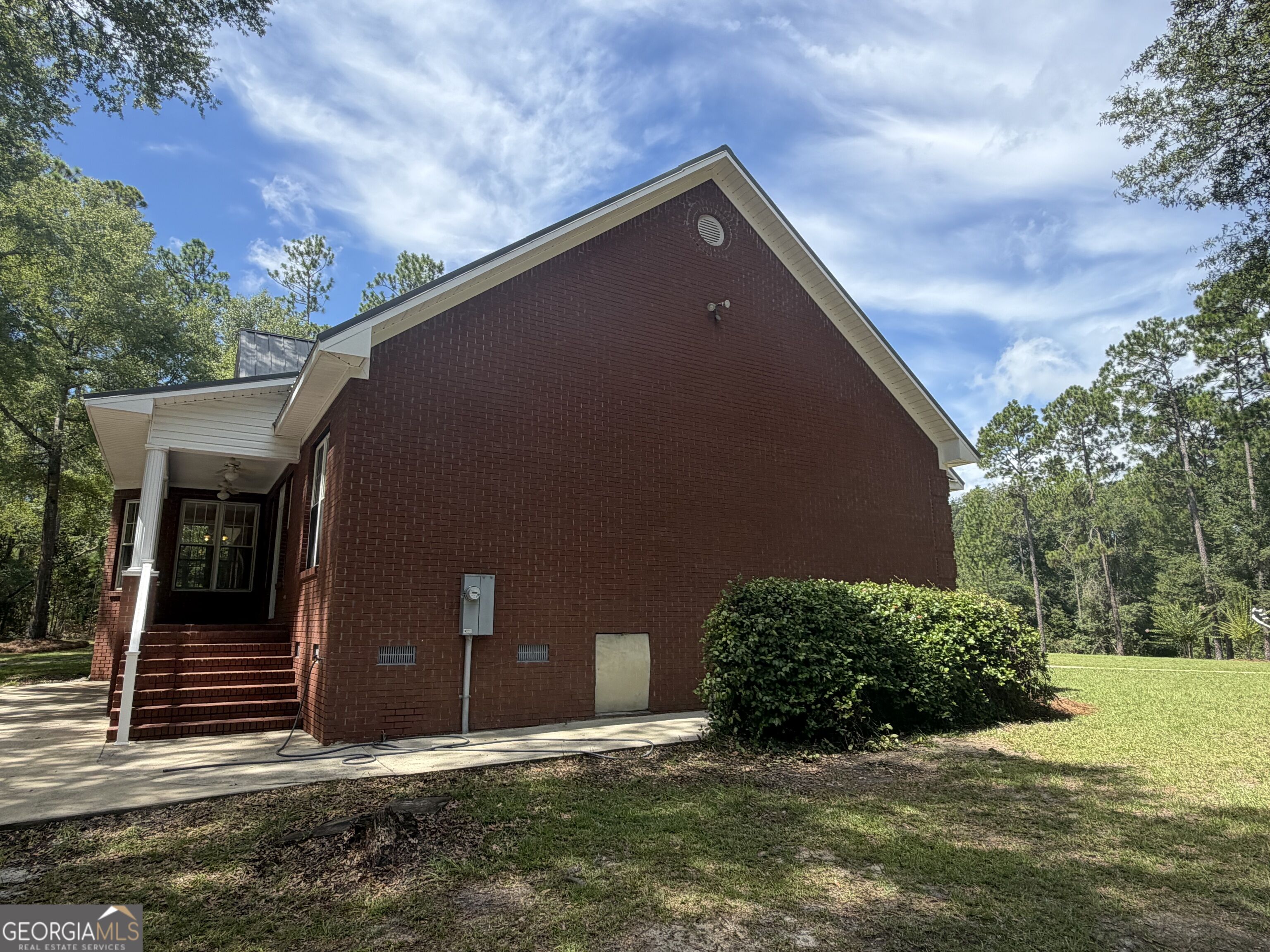 24 Peterson Lane Property Photo 8