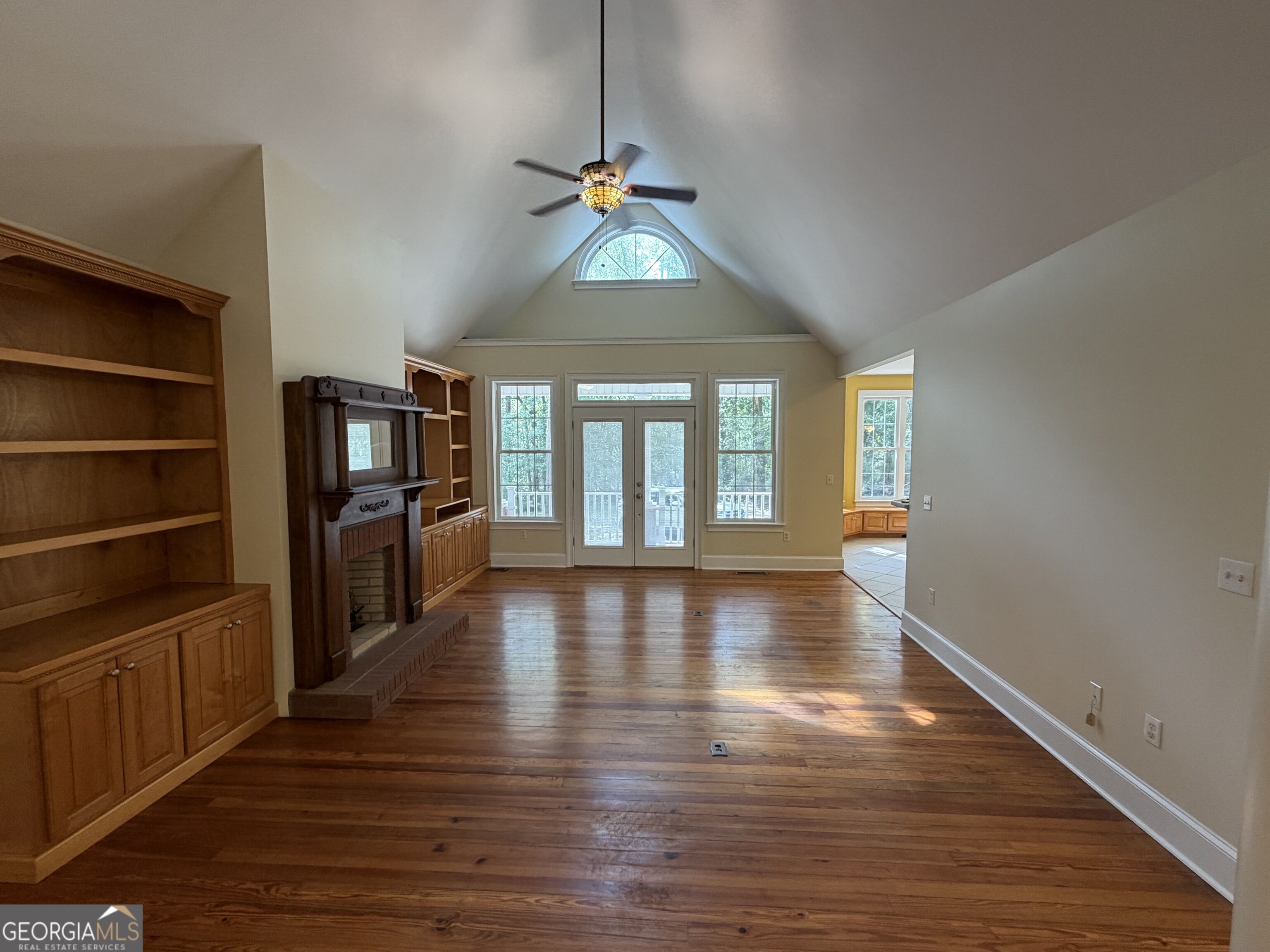 24 Peterson Lane Property Photo 20