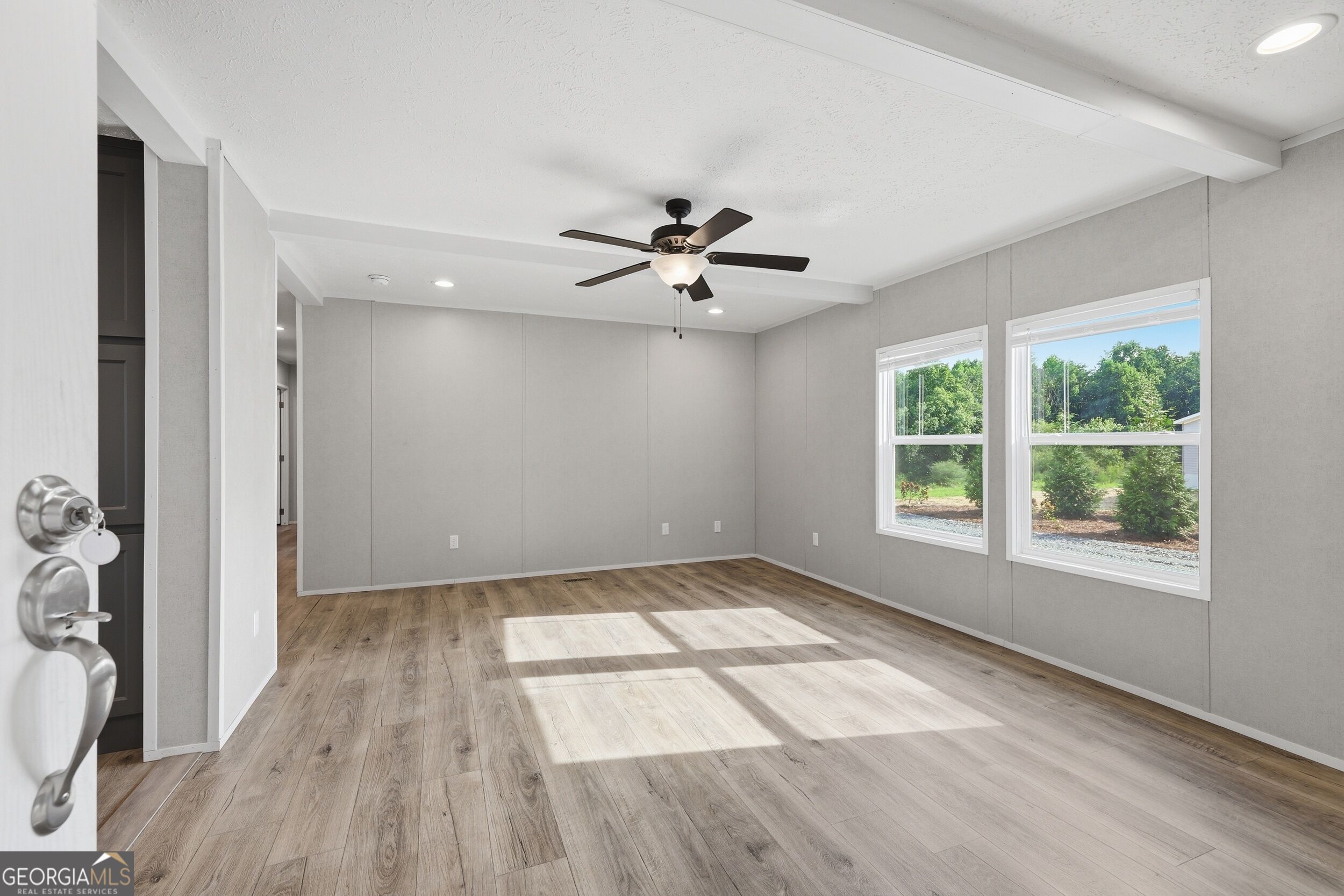 915 Smith Loop Road Property Photo 3