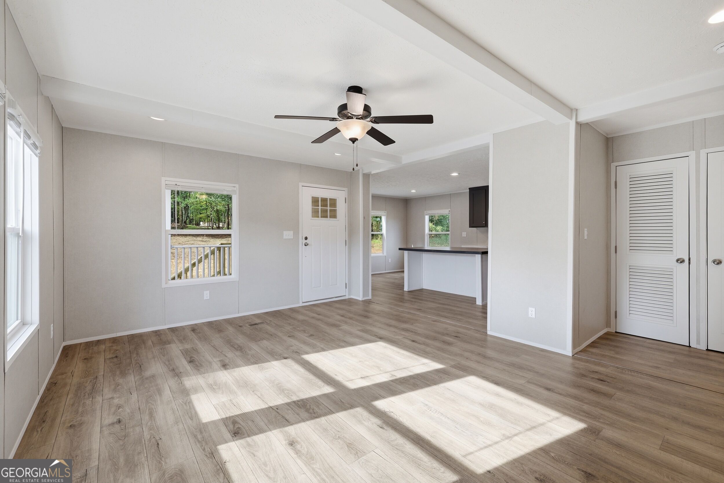 915 Smith Loop Road Property Photo 4