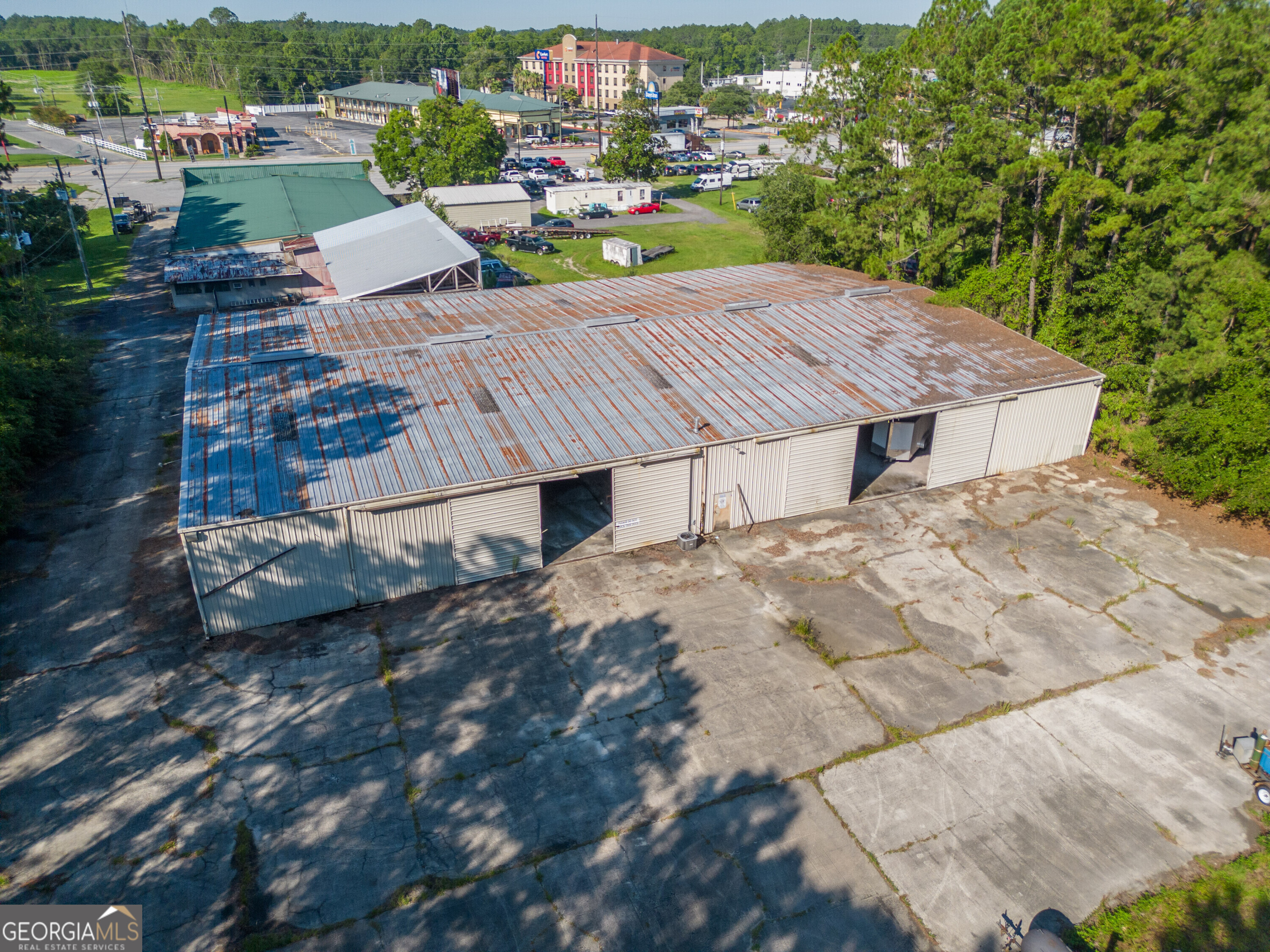 2023 Memorial Drive Property Photo 8