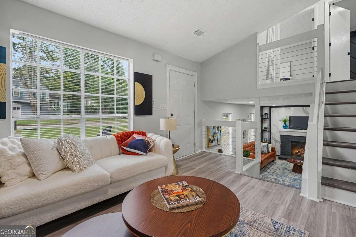 4584 Garden Hills Drive Property Photo 4