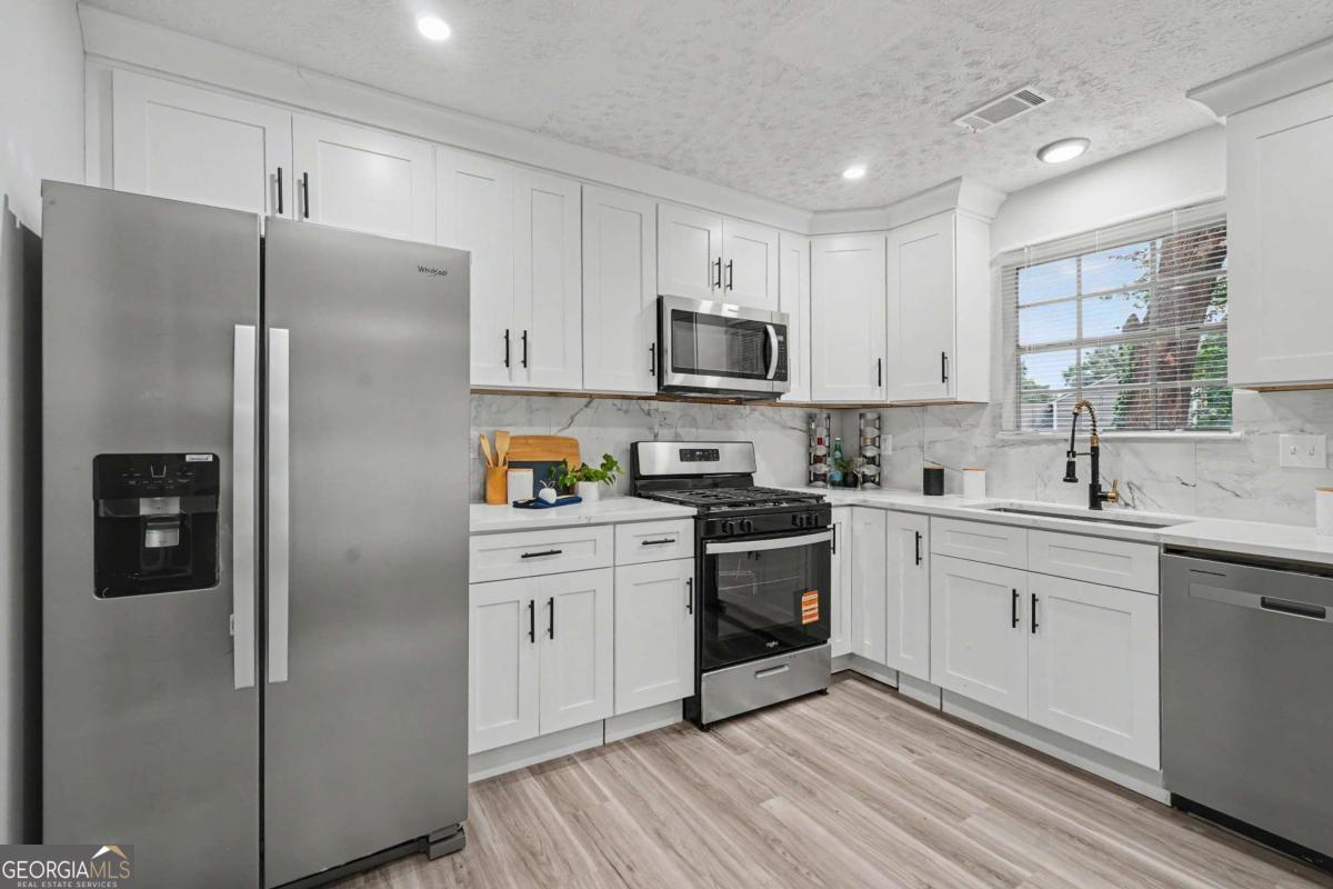 4584 Garden Hills Drive Property Photo 5