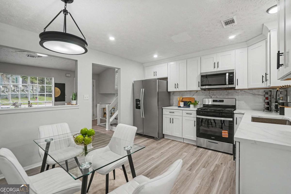 4584 Garden Hills Drive Property Photo 6