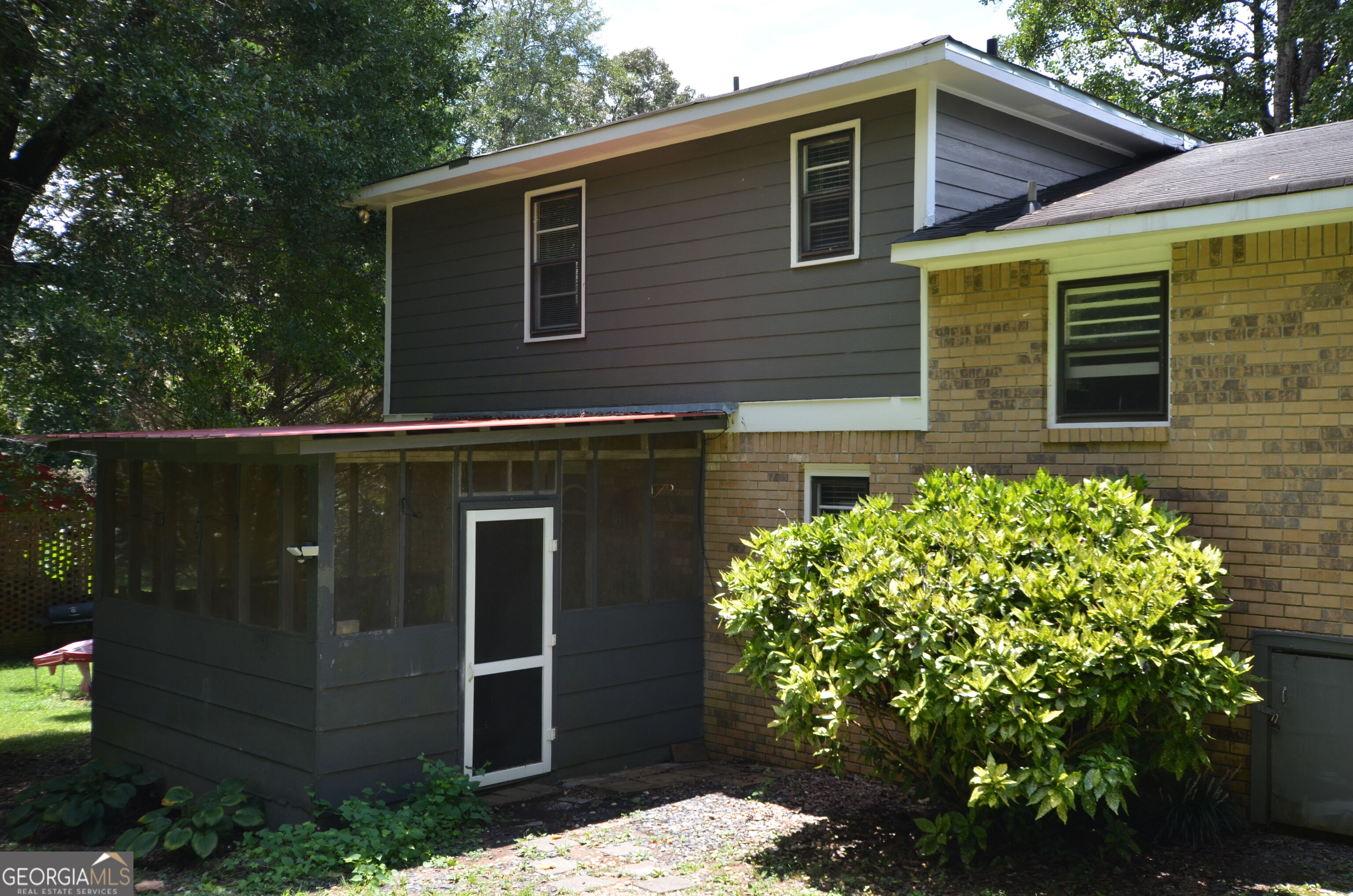 202 Sivell Road Property Photo 4